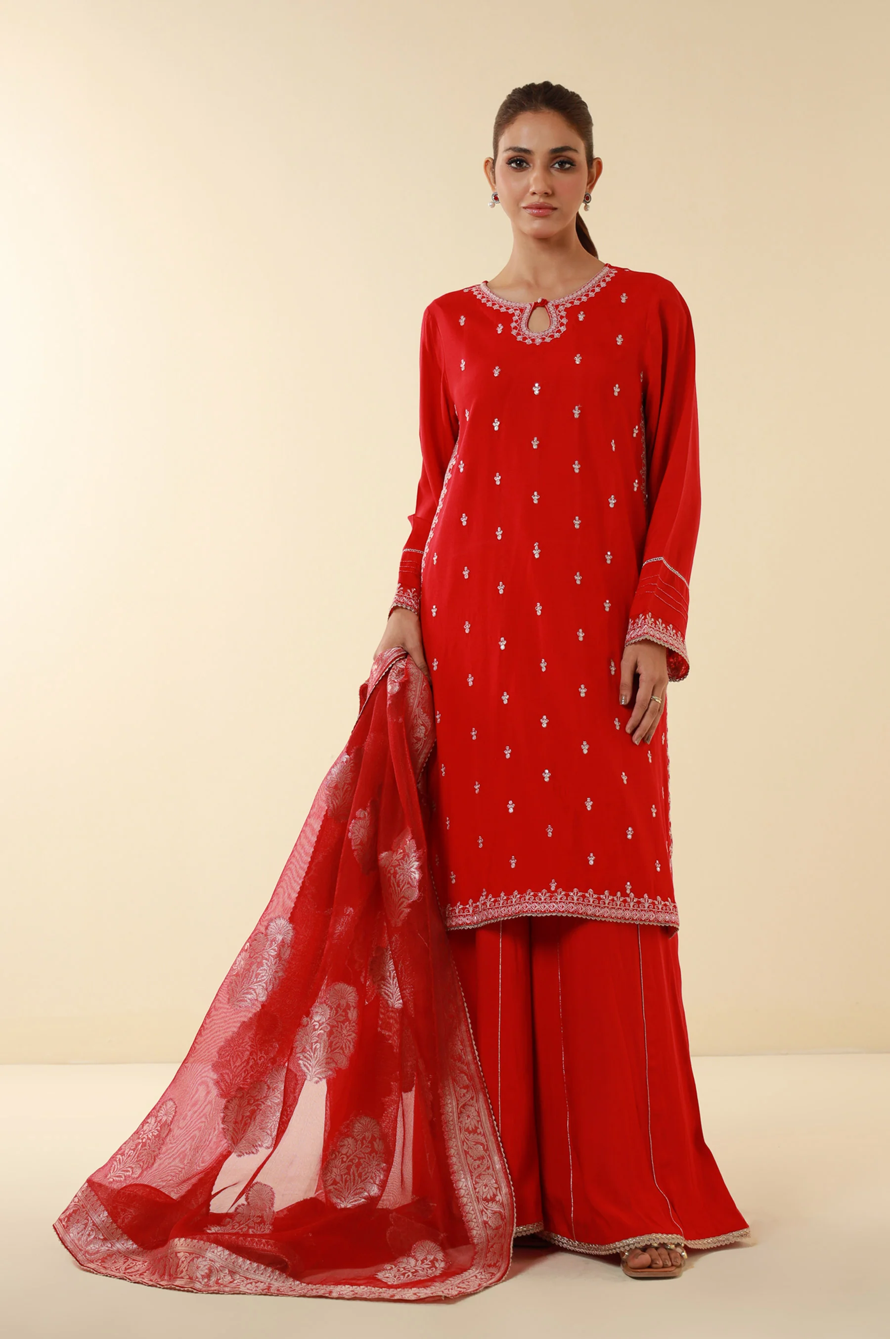 UNSTITCHED EMBROIDERED SUIT - Image 4