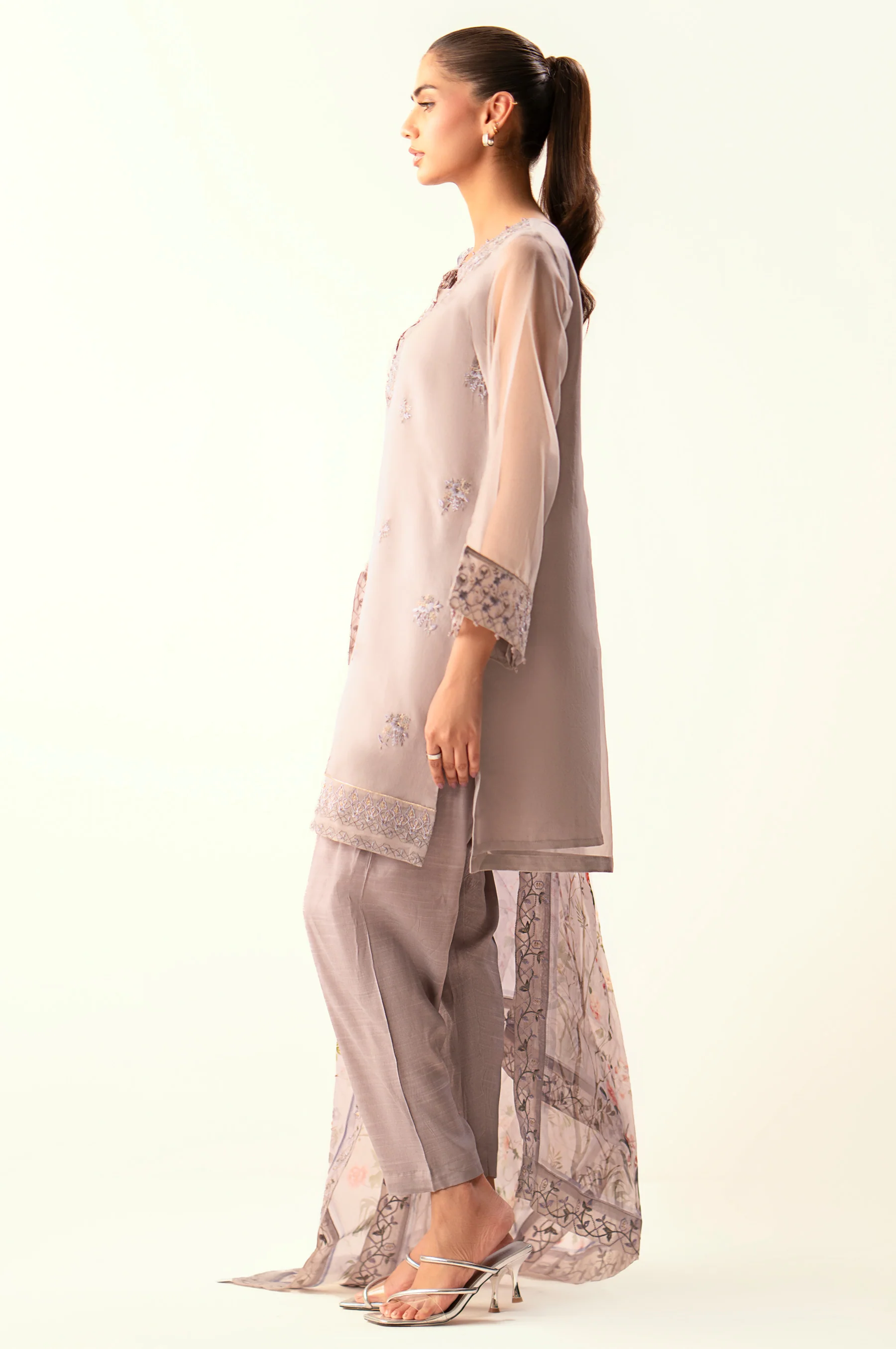 UNSTITCHED EMBROIDERED SUIT - Image 4