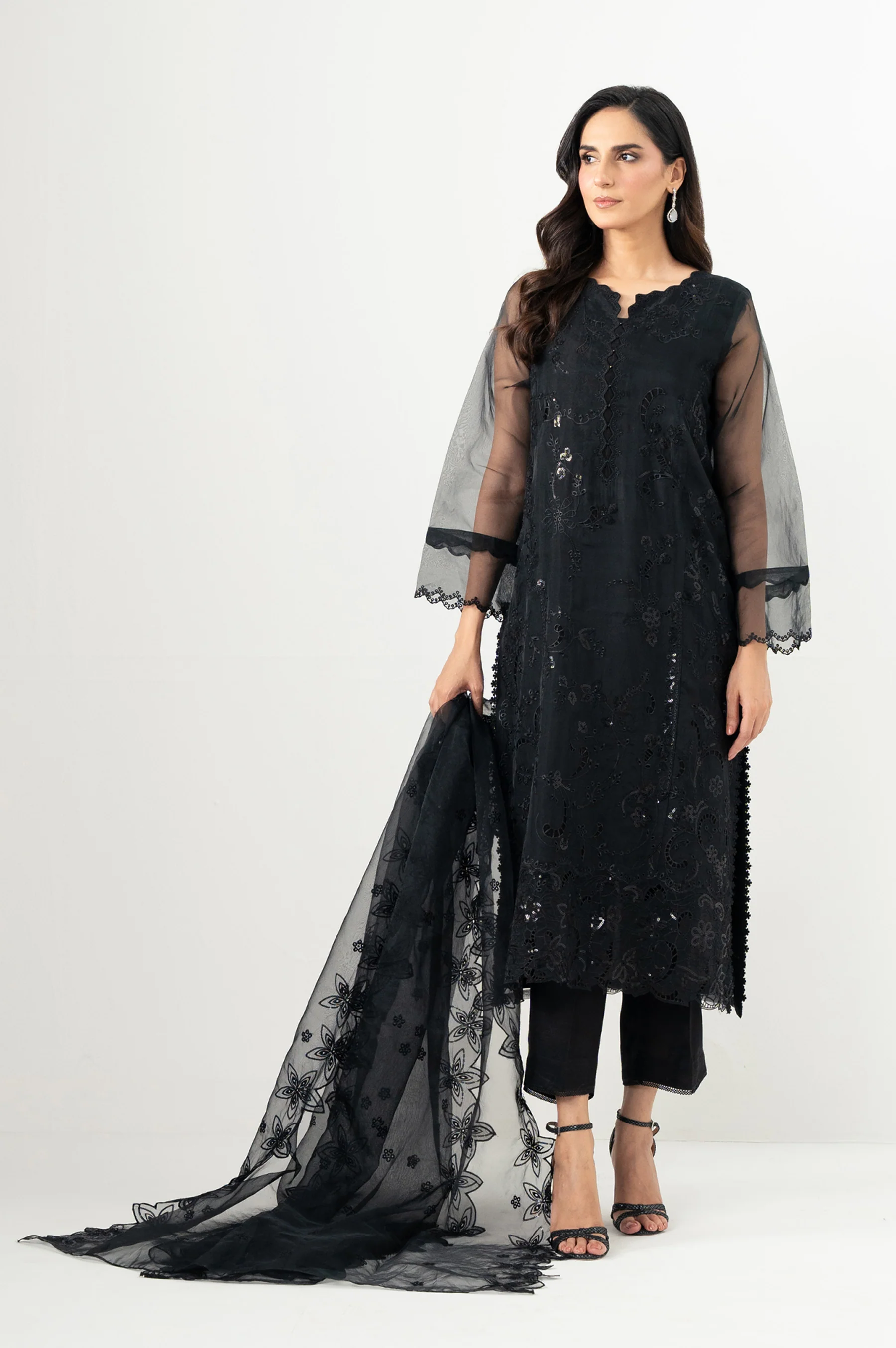 UNSTITCHED EMBROIDERED SUIT - Image 3