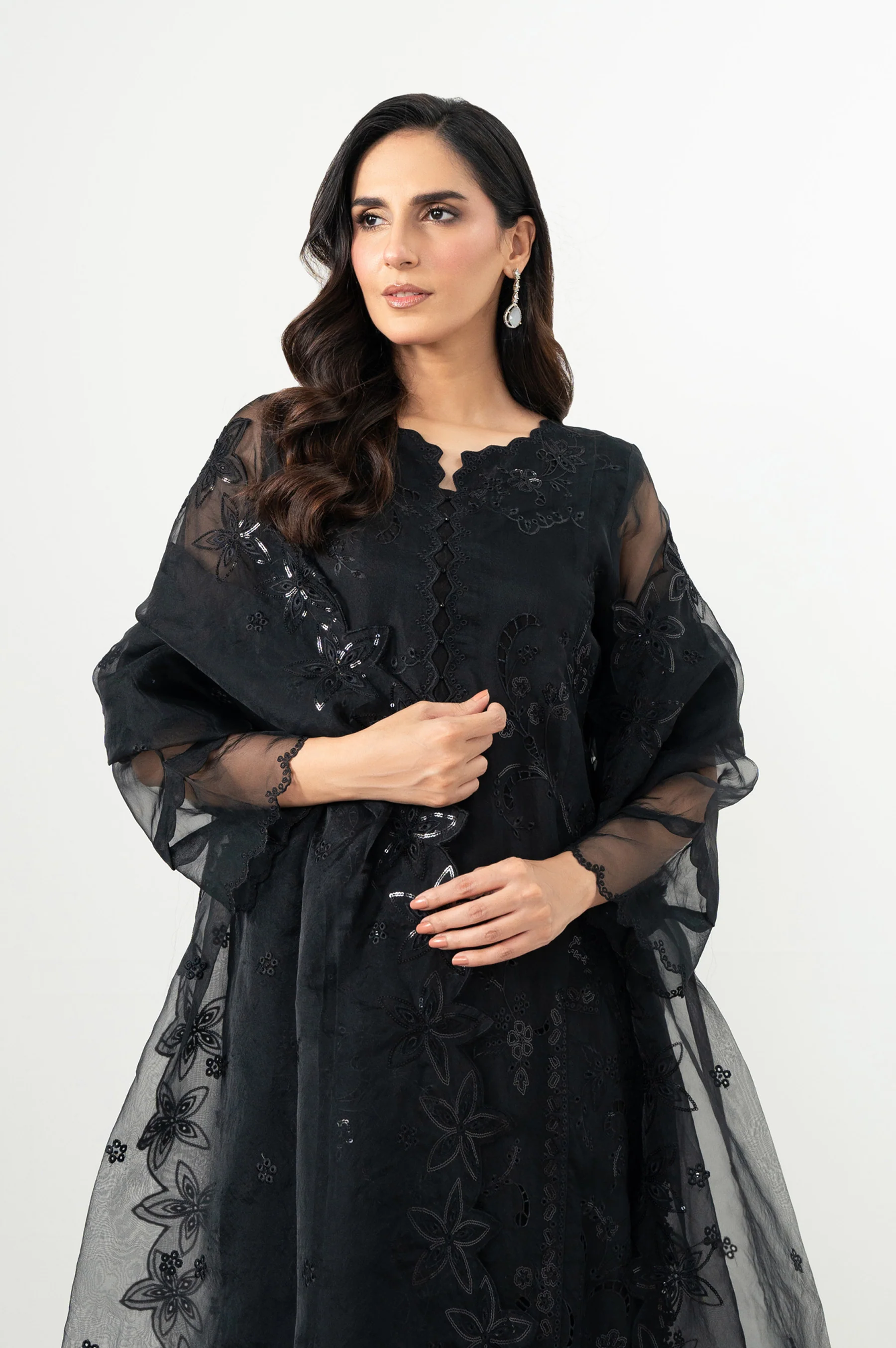 UNSTITCHED EMBROIDERED SUIT - Image 4