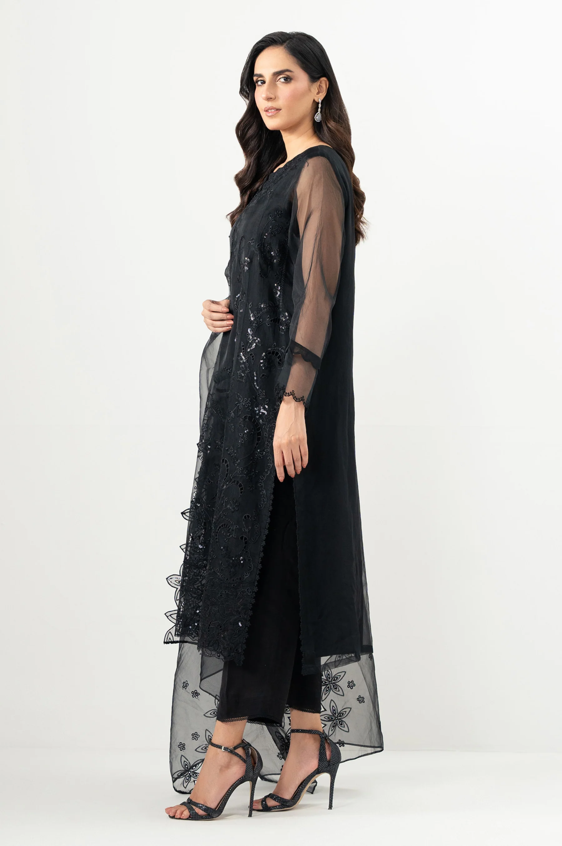 UNSTITCHED EMBROIDERED SUIT - Image 7
