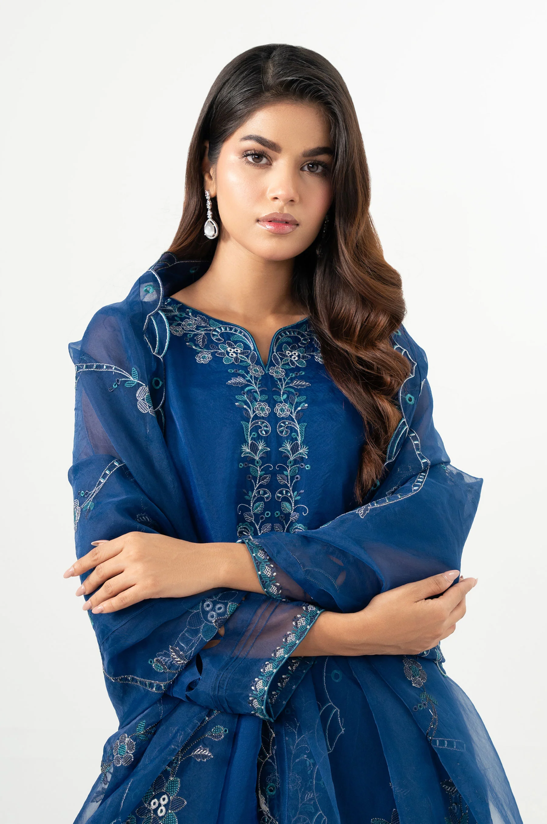 UNSTITCHED EMBROIDERED SUIT - Image 2