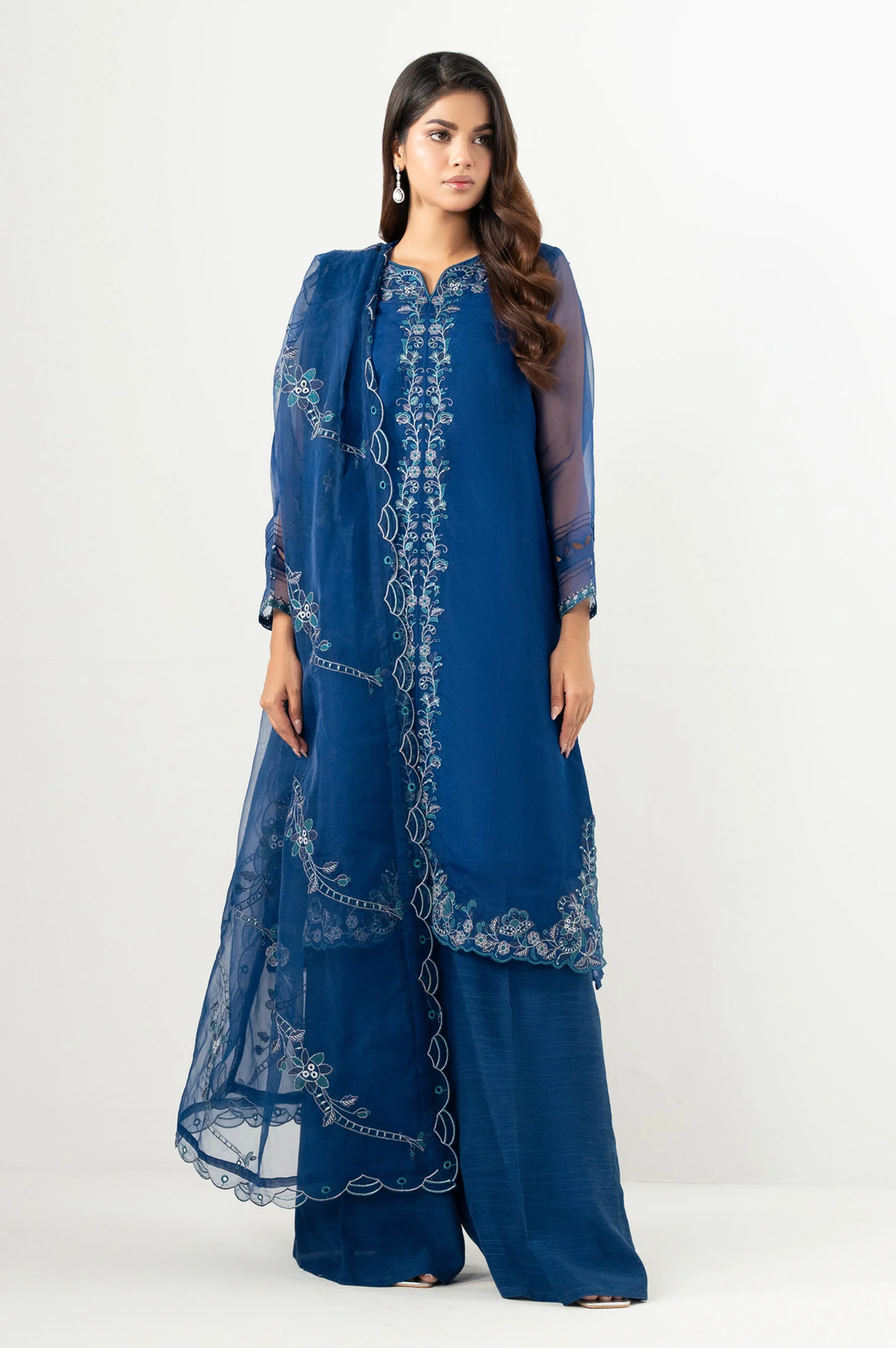UNSTITCHED EMBROIDERED SUIT - Image 4