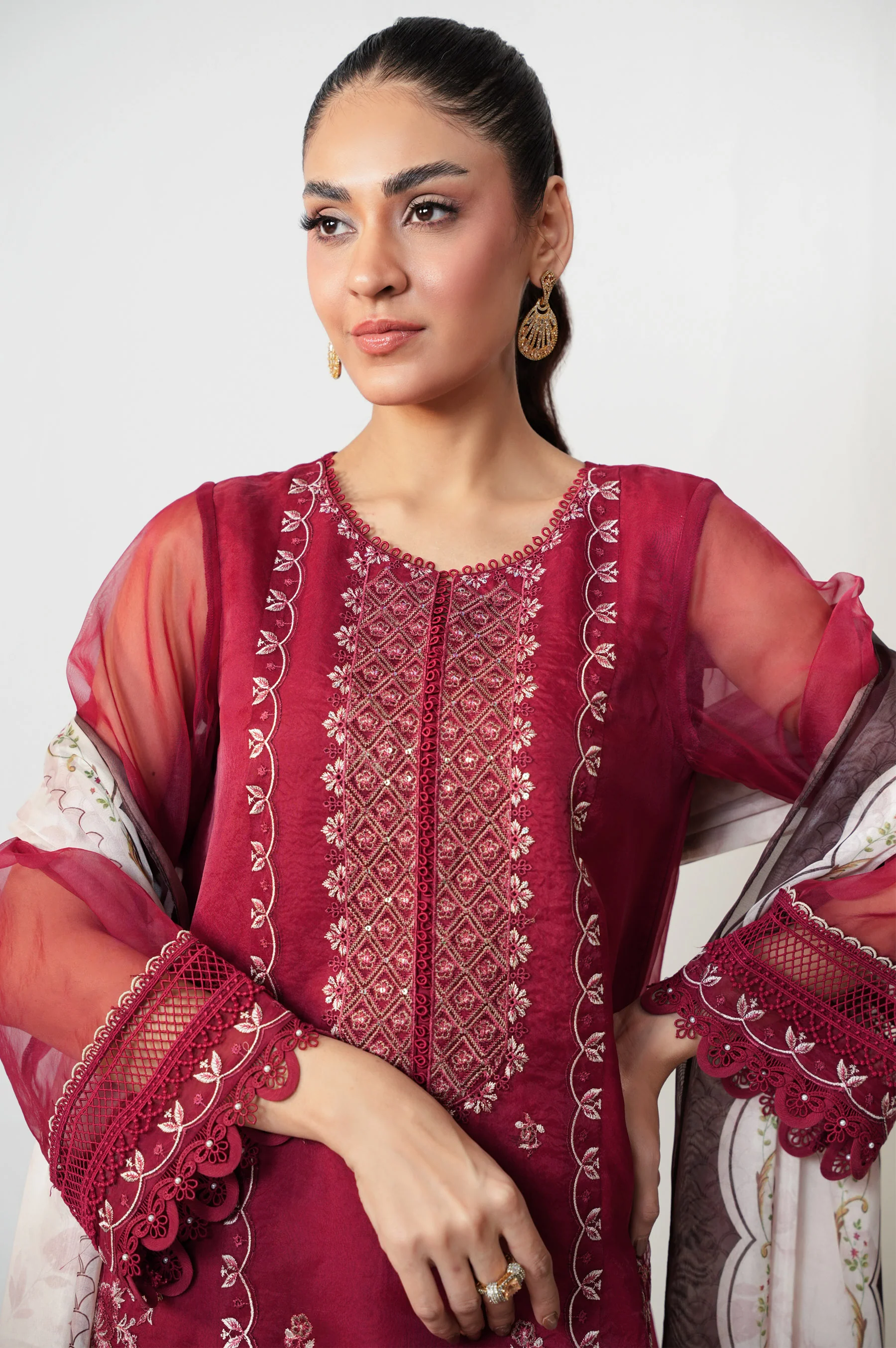 UNSTITCHED EMBROIDERED SUIT - Image 4