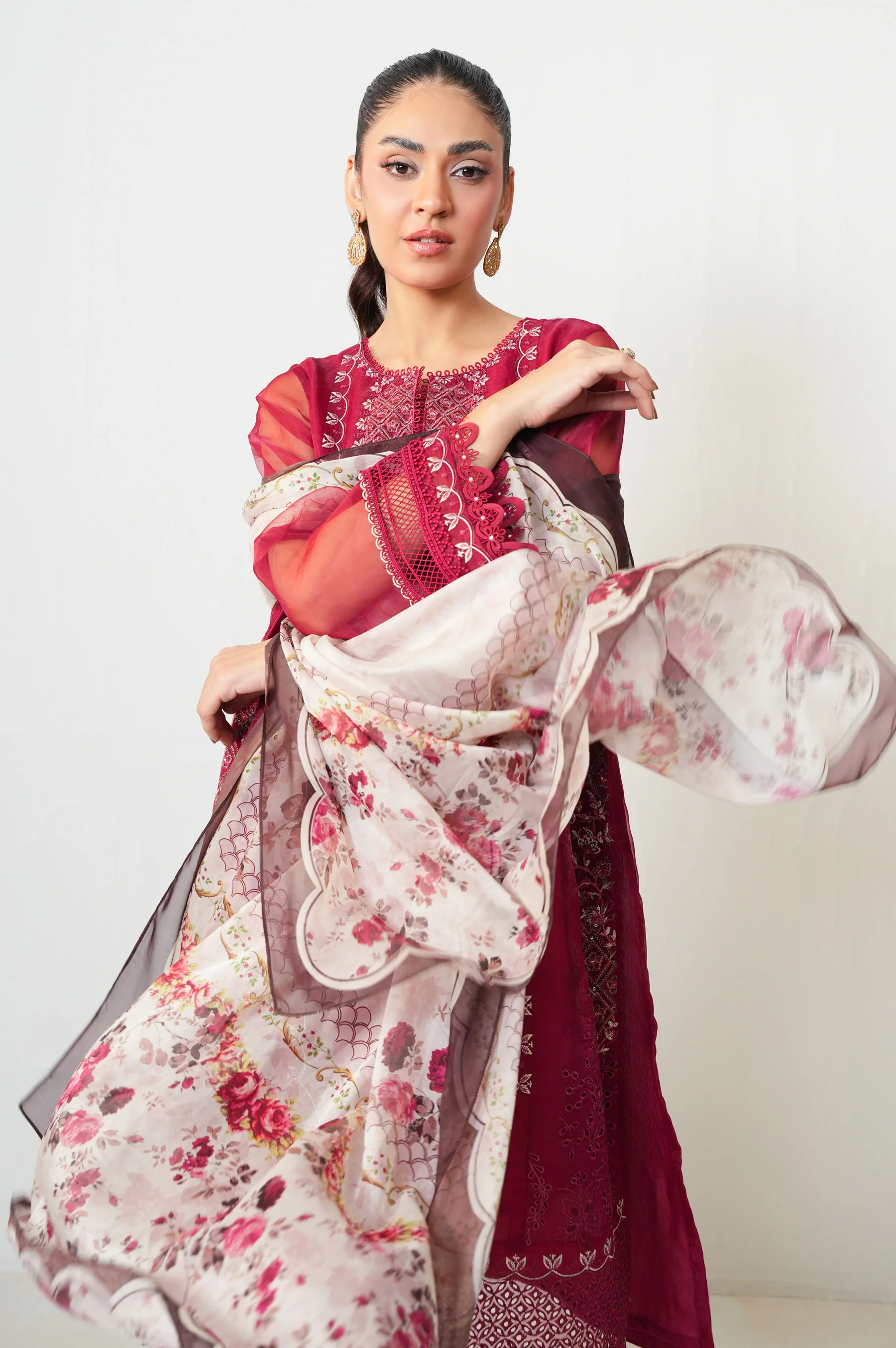 UNSTITCHED EMBROIDERED SUIT - Image 5