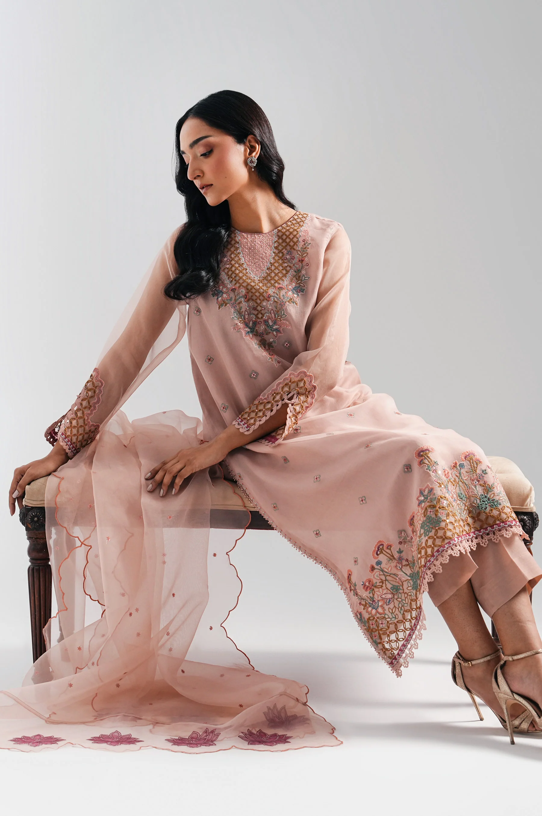 UNSTITCHED EMBROIDERED SUIT - Image 4