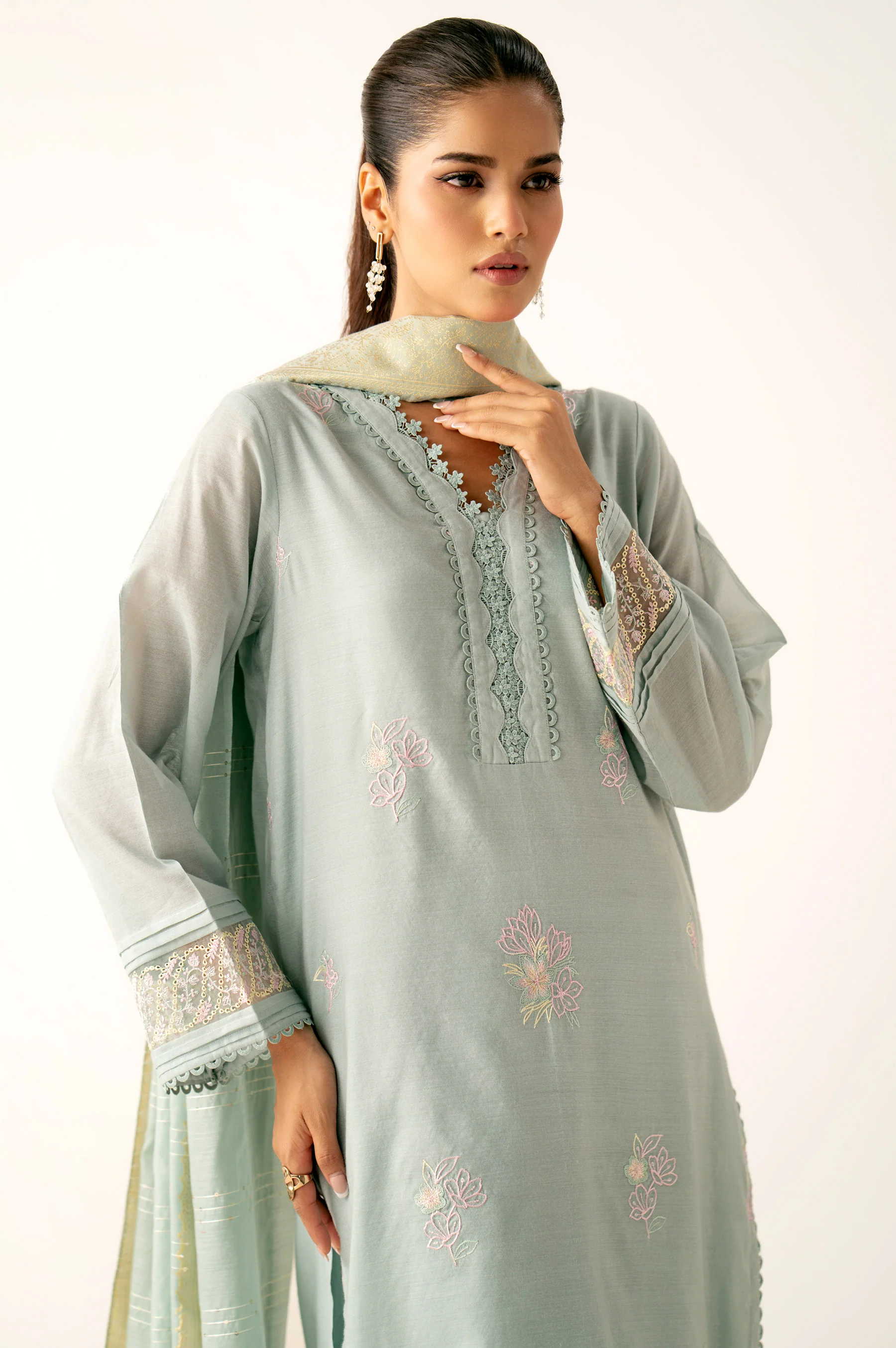UNSTITCHED EMBROIDERED SUIT - Image 2