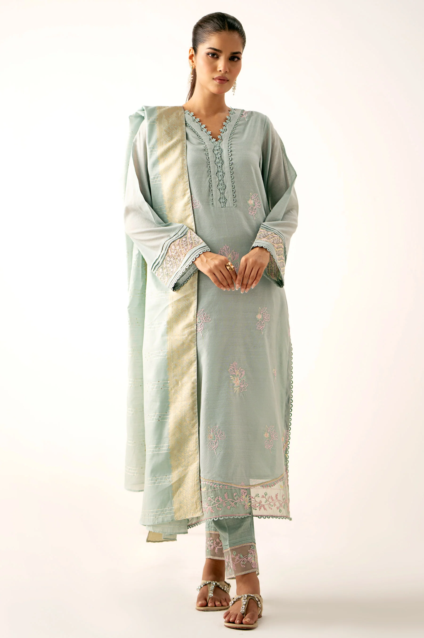 UNSTITCHED EMBROIDERED SUIT - Image 4