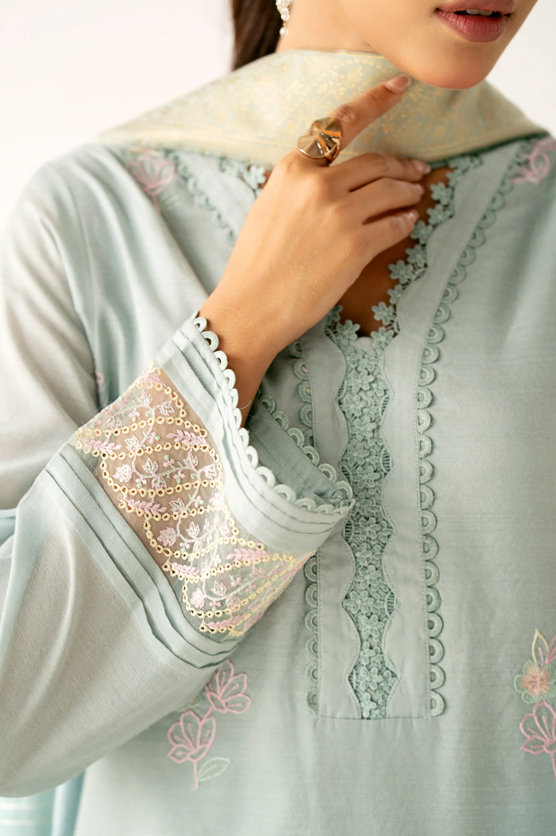 UNSTITCHED EMBROIDERED SUIT - Image 6