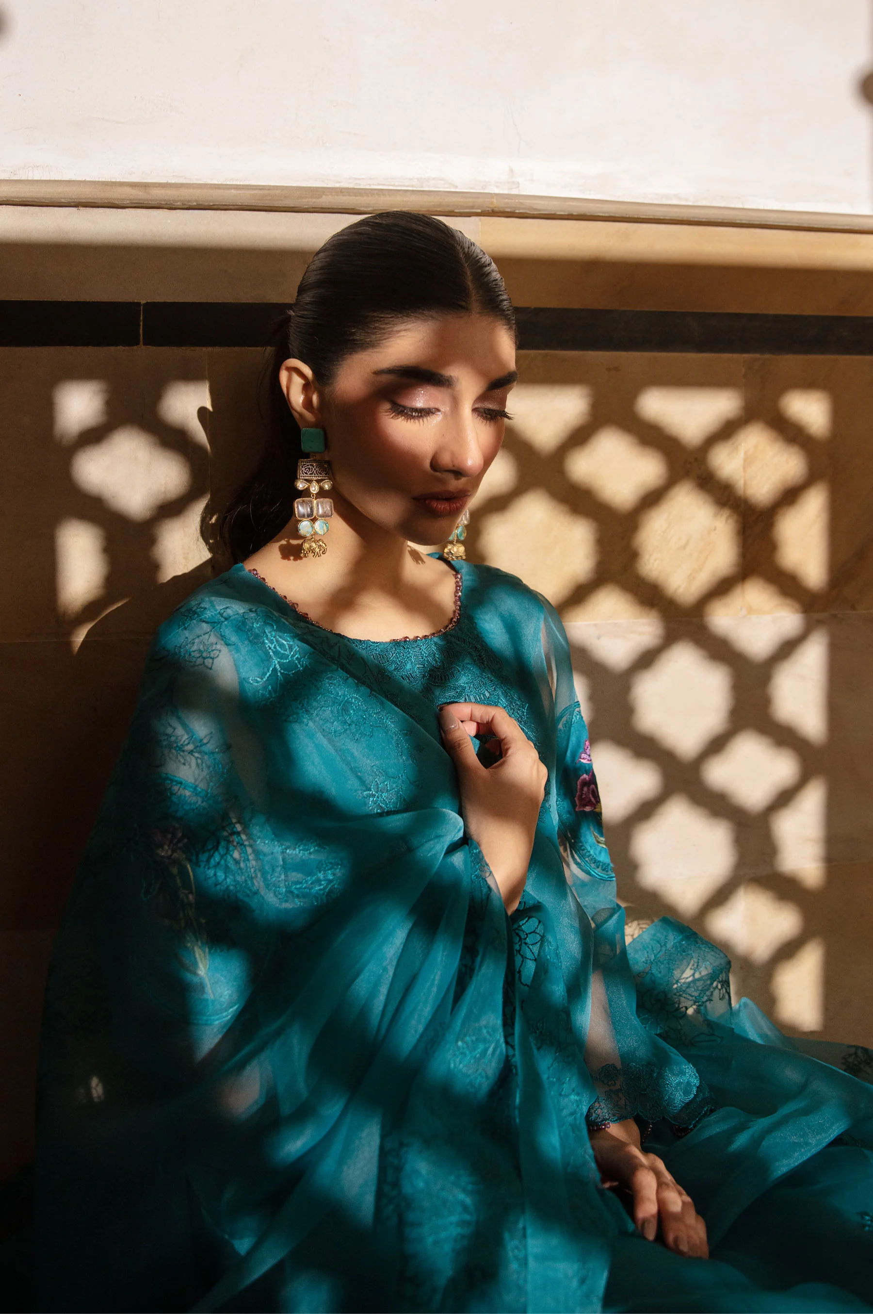 UNSTITCHED EMBROIDERED SUIT - Image 5