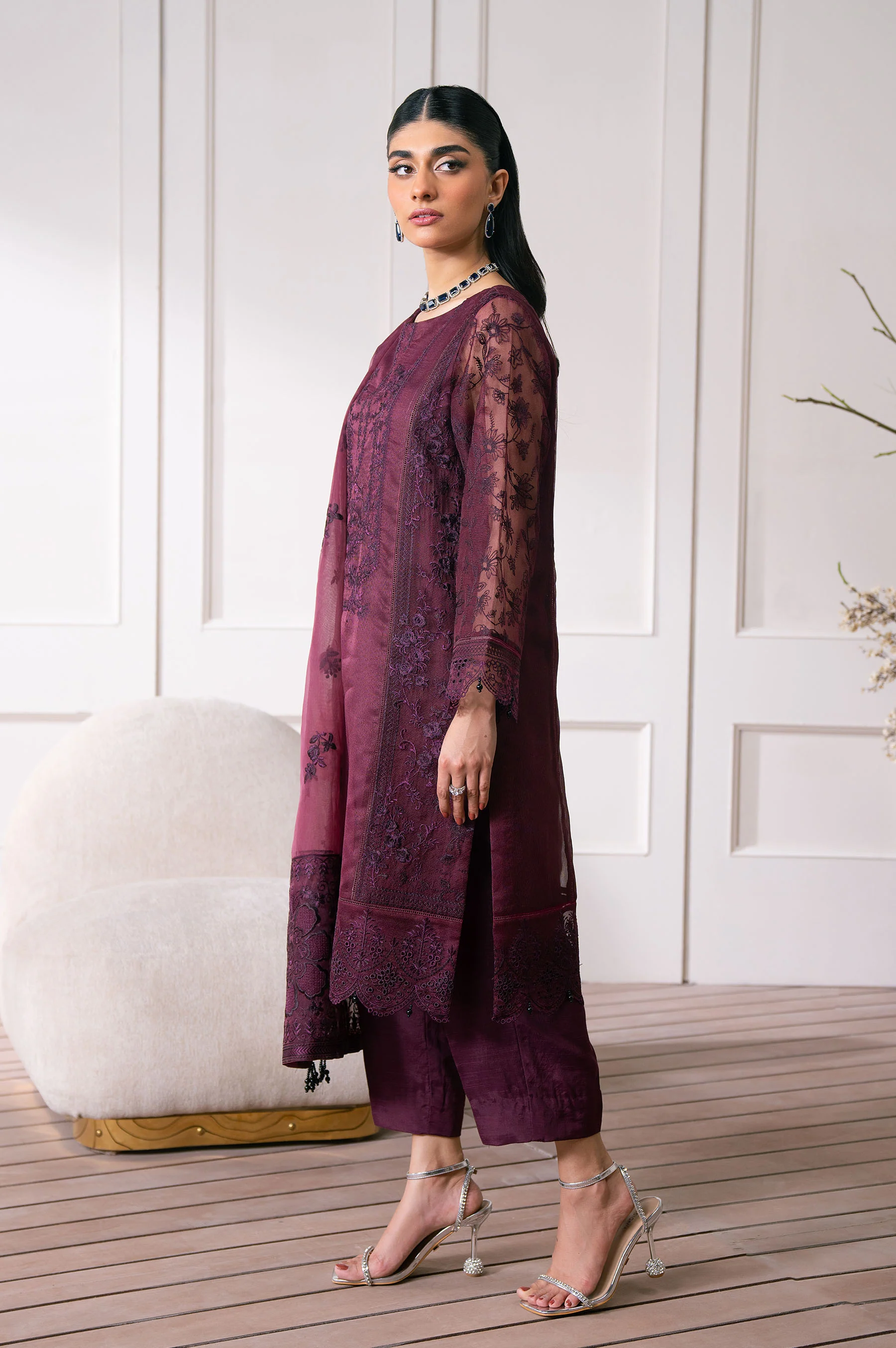 UNSTITCHED EMBROIDERED SUIT - Image 3
