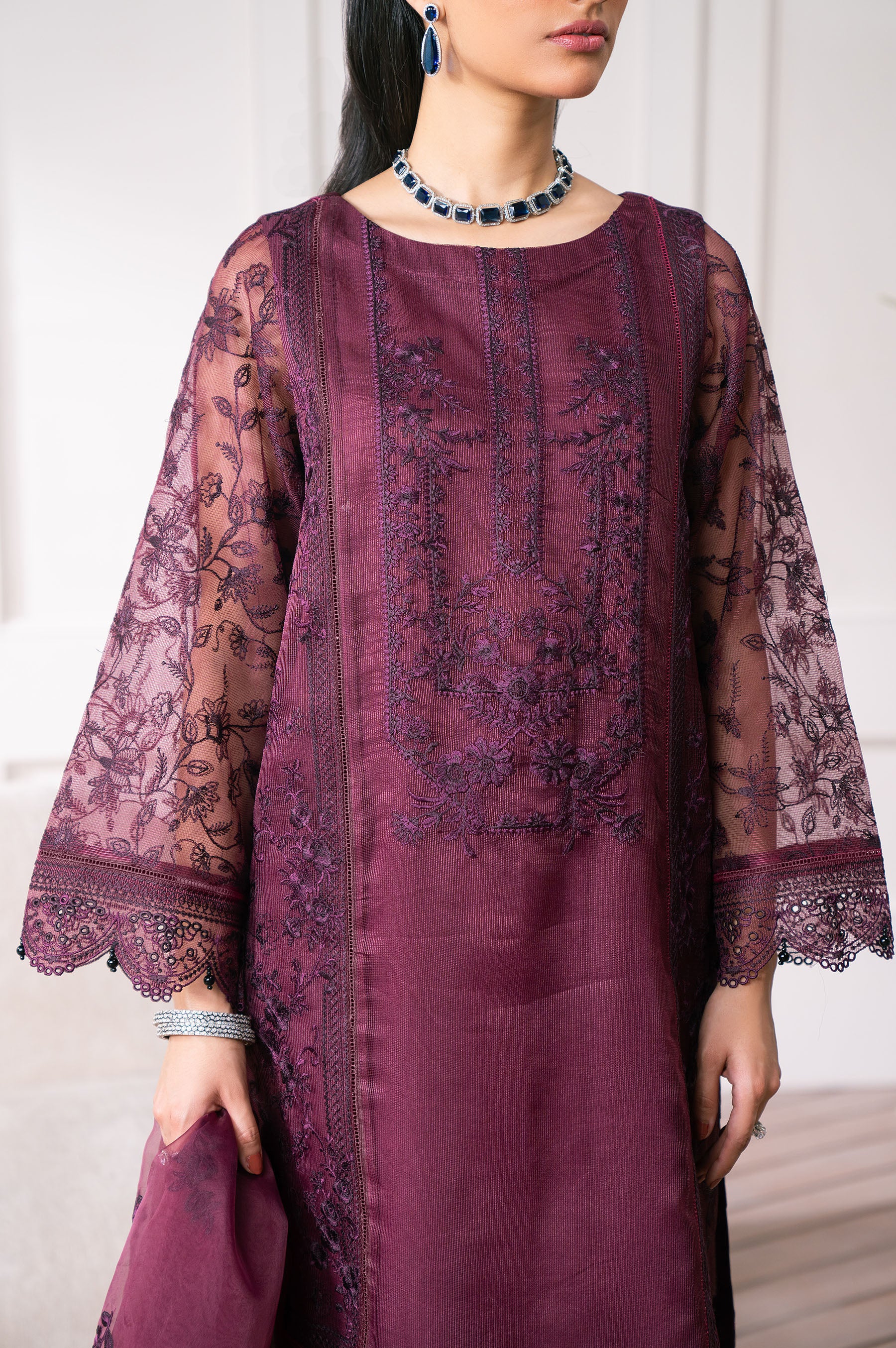 UNSTITCHED EMBROIDERED SUIT - Image 4
