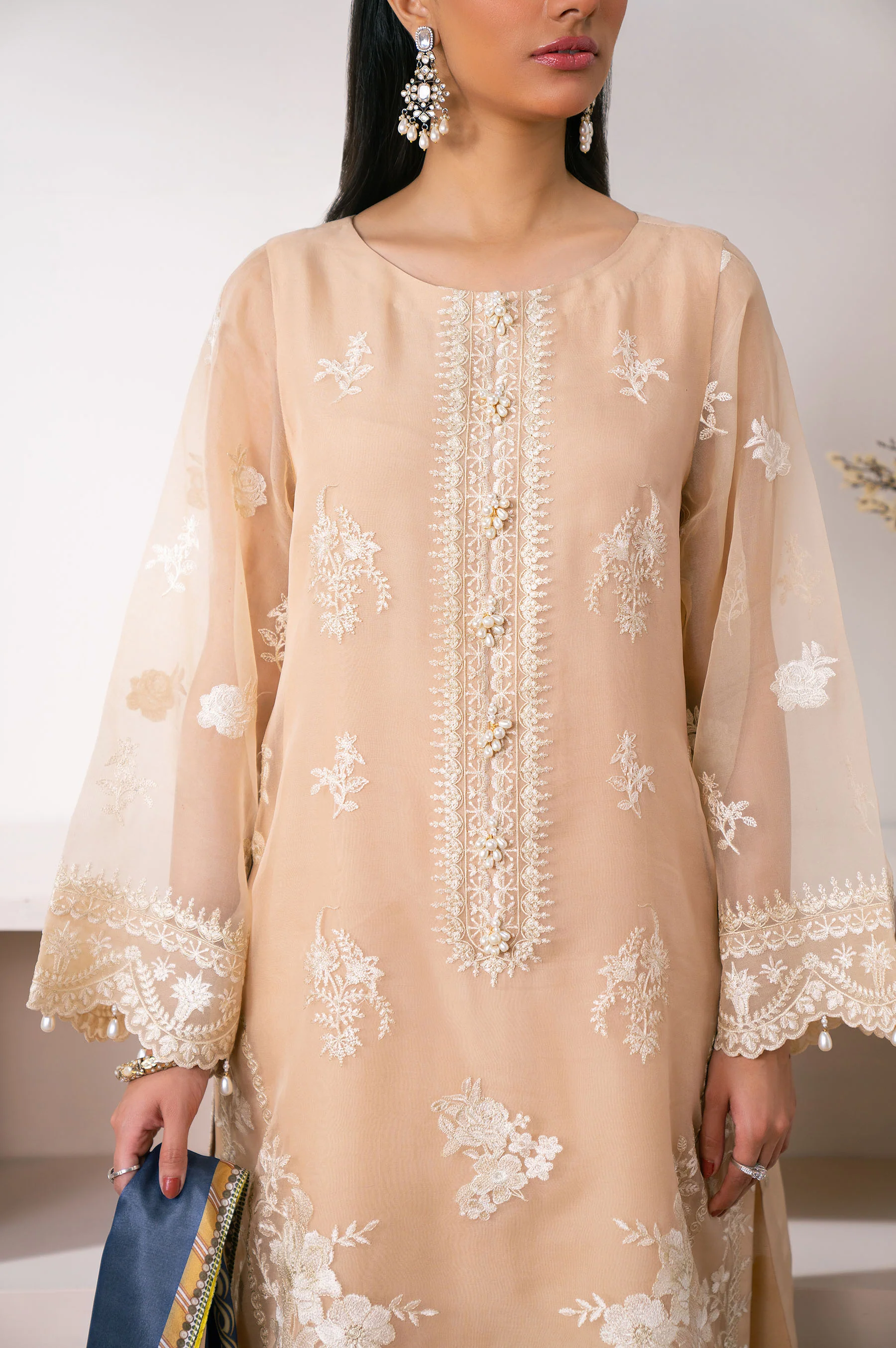 UNSTITCHED EMBROIDERED SUIT - Image 4
