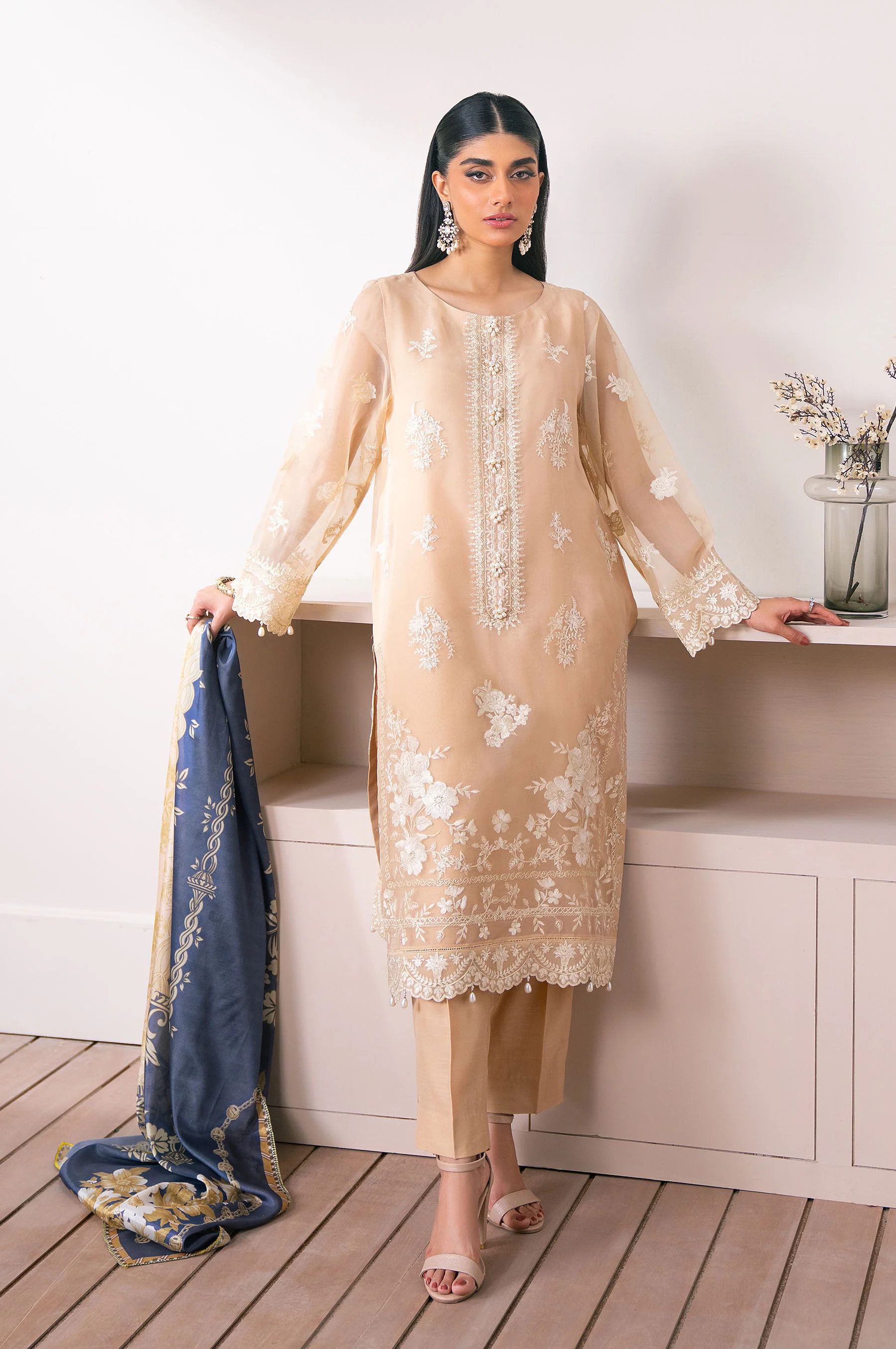 UNSTITCHED EMBROIDERED SUIT - Image 5