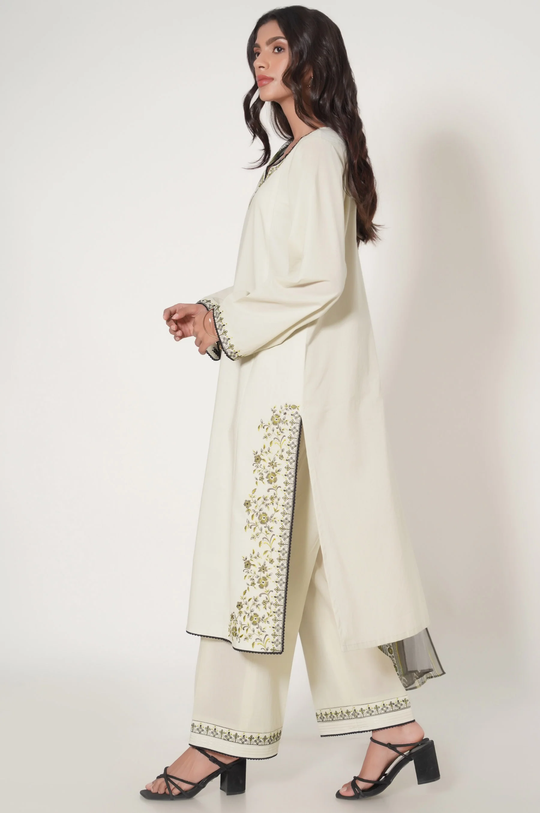 Unstitched 3 Piece Embroidered Slub Cambric Suit - Image 5