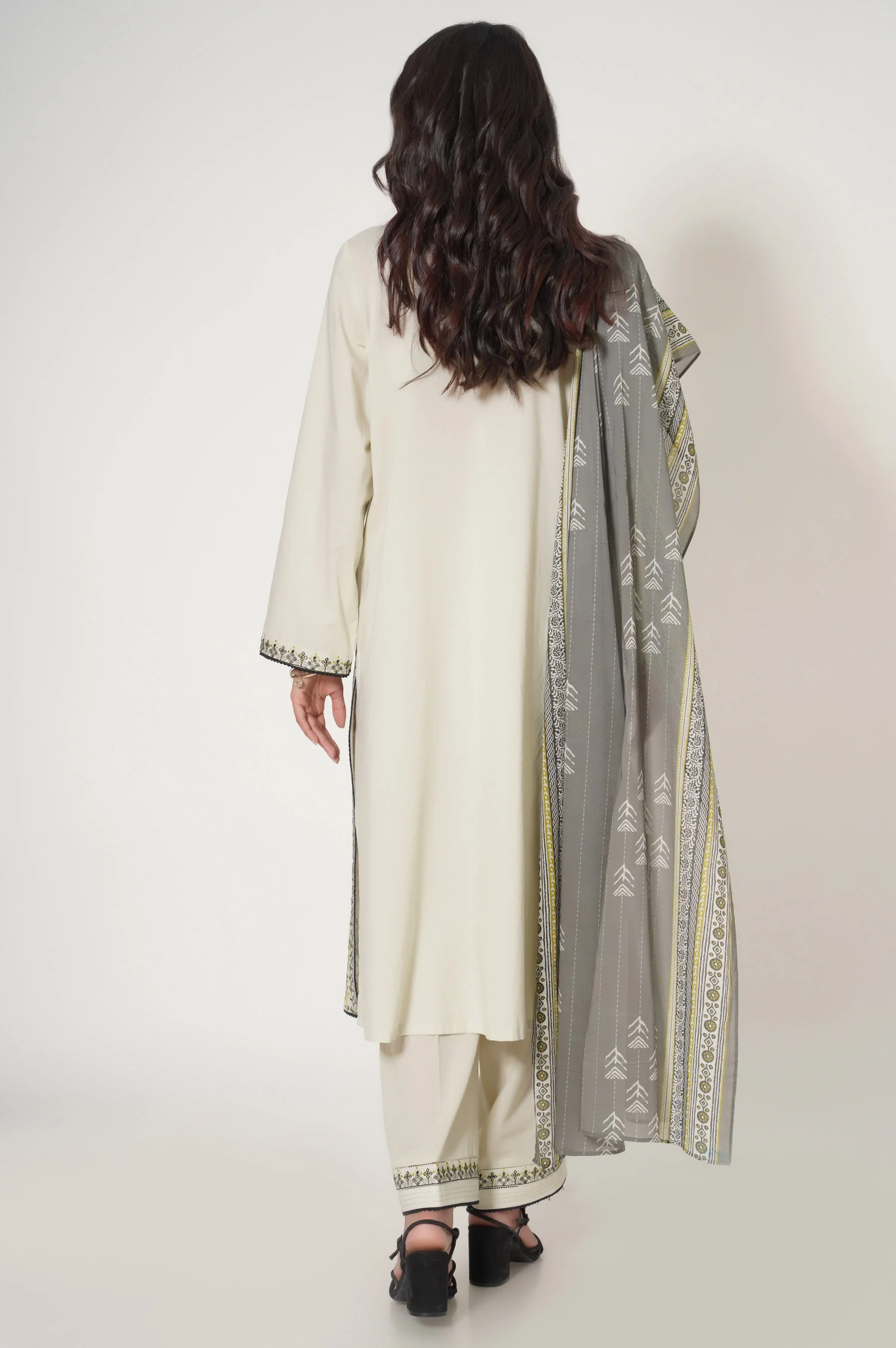 Unstitched 3 Piece Embroidered Slub Cambric Suit - Image 6