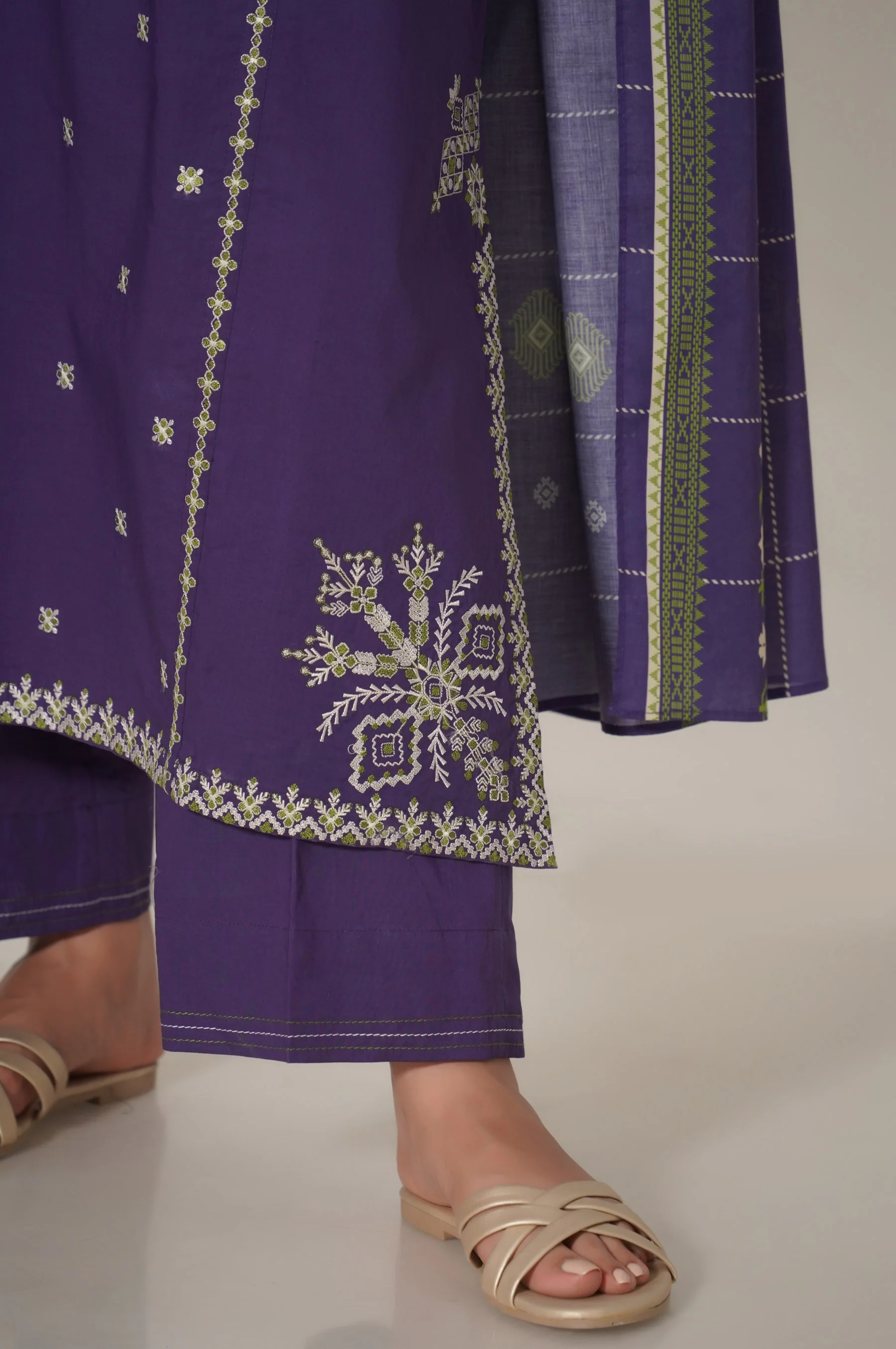 Unstitch 3 Piece Embroidered Slub Cambric Suit - Image 3