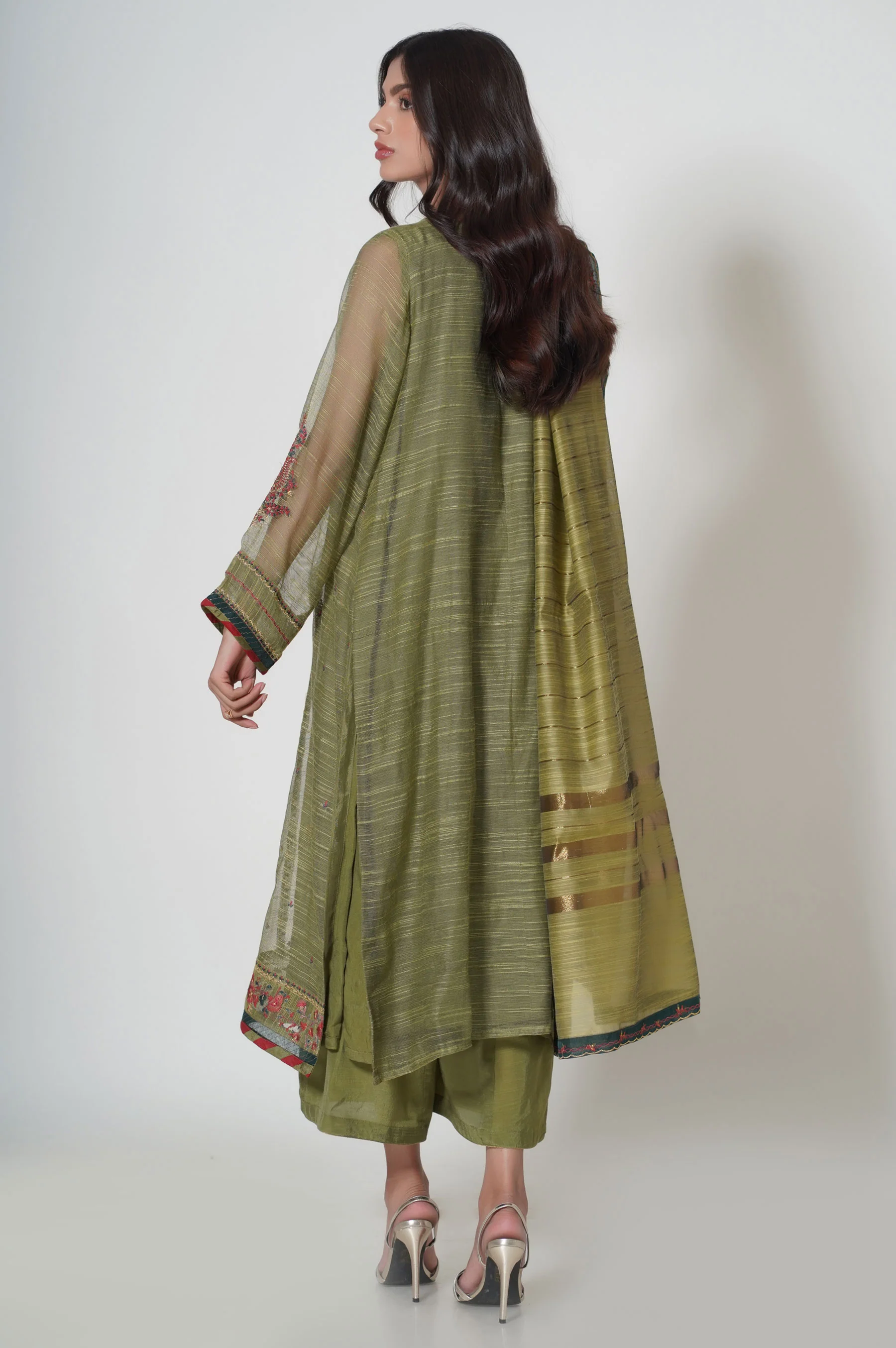 UNSTITCHED EMBROIDERED SUIT - Image 4