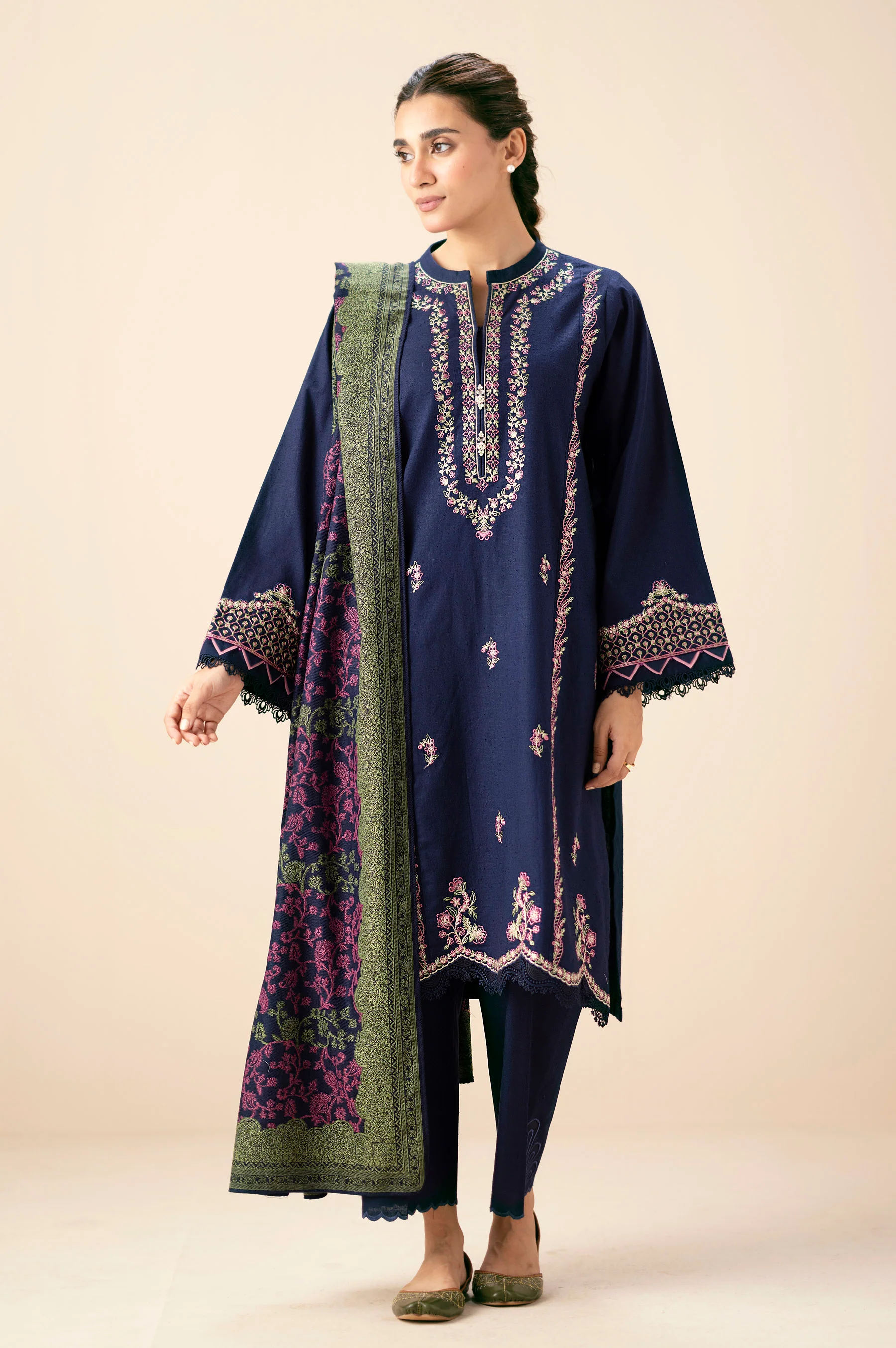 UNSTITCHED EMBROIDERED SUIT - Image 3