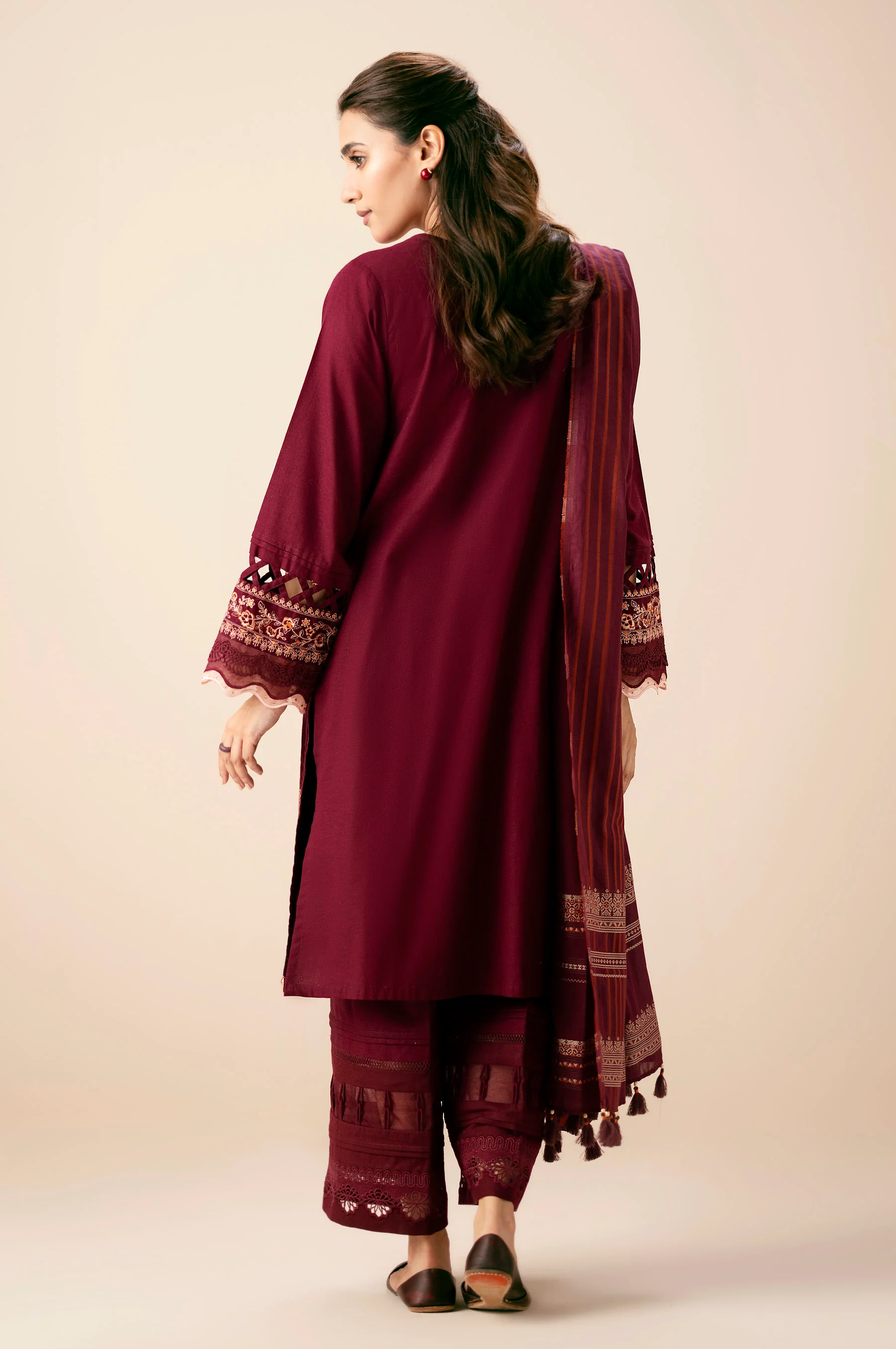 Unstitched 3 Piece Embroidered Textured Slub Suit - Image 4