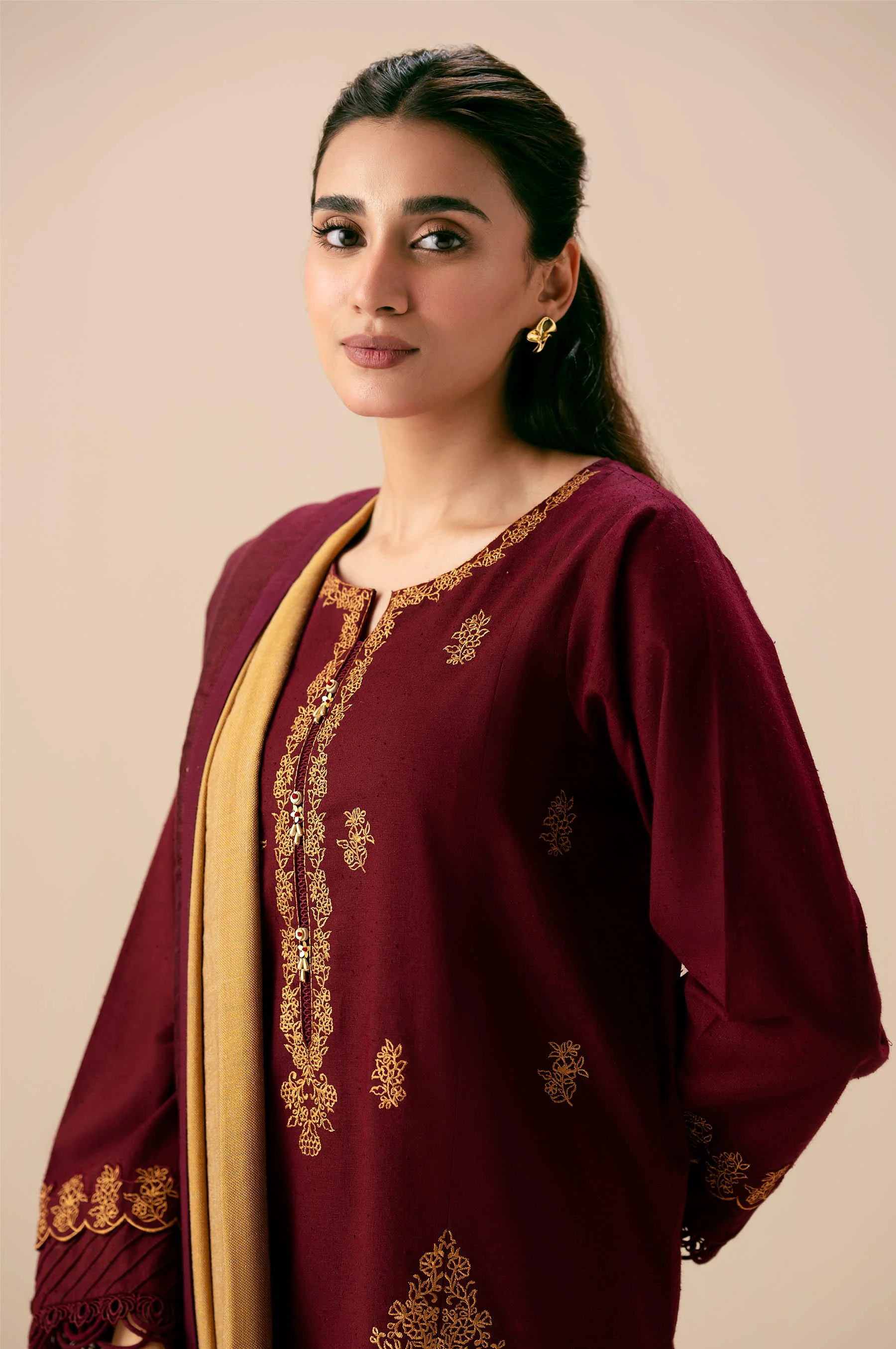 UNSTITCHED EMBROIDERED SUIT - Image 2
