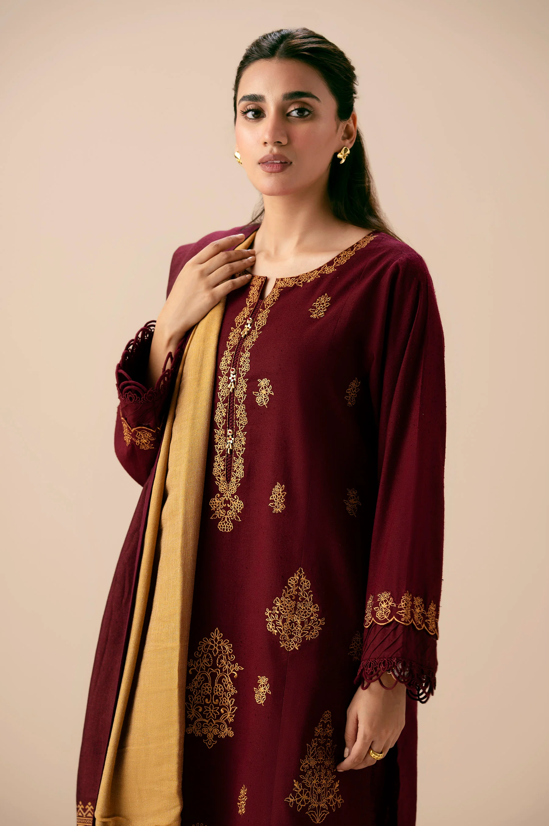UNSTITCHED EMBROIDERED SUIT - Image 5