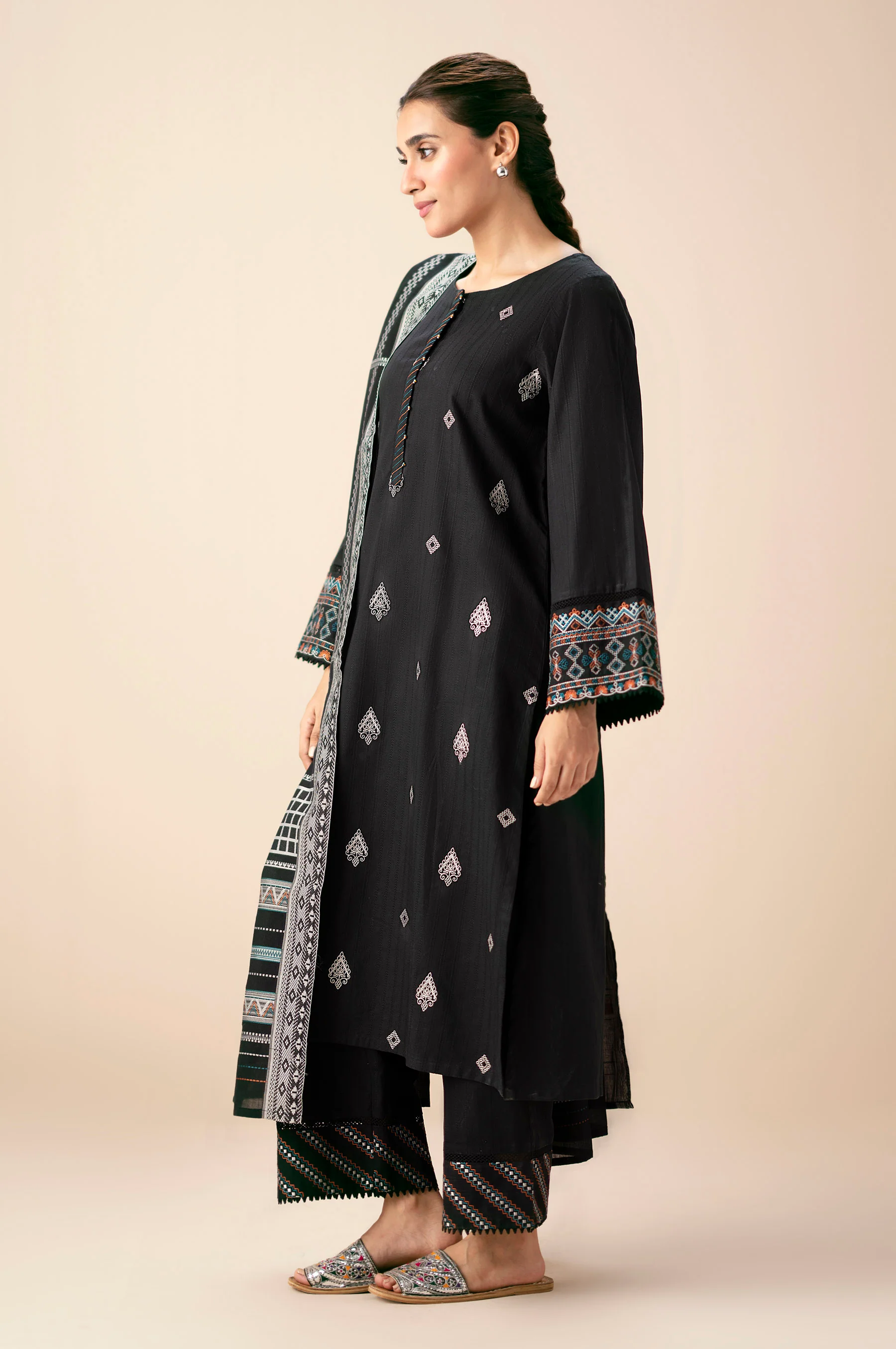 Unstitched 3 Piece Embroidered Textured Slub Suit - Image 2