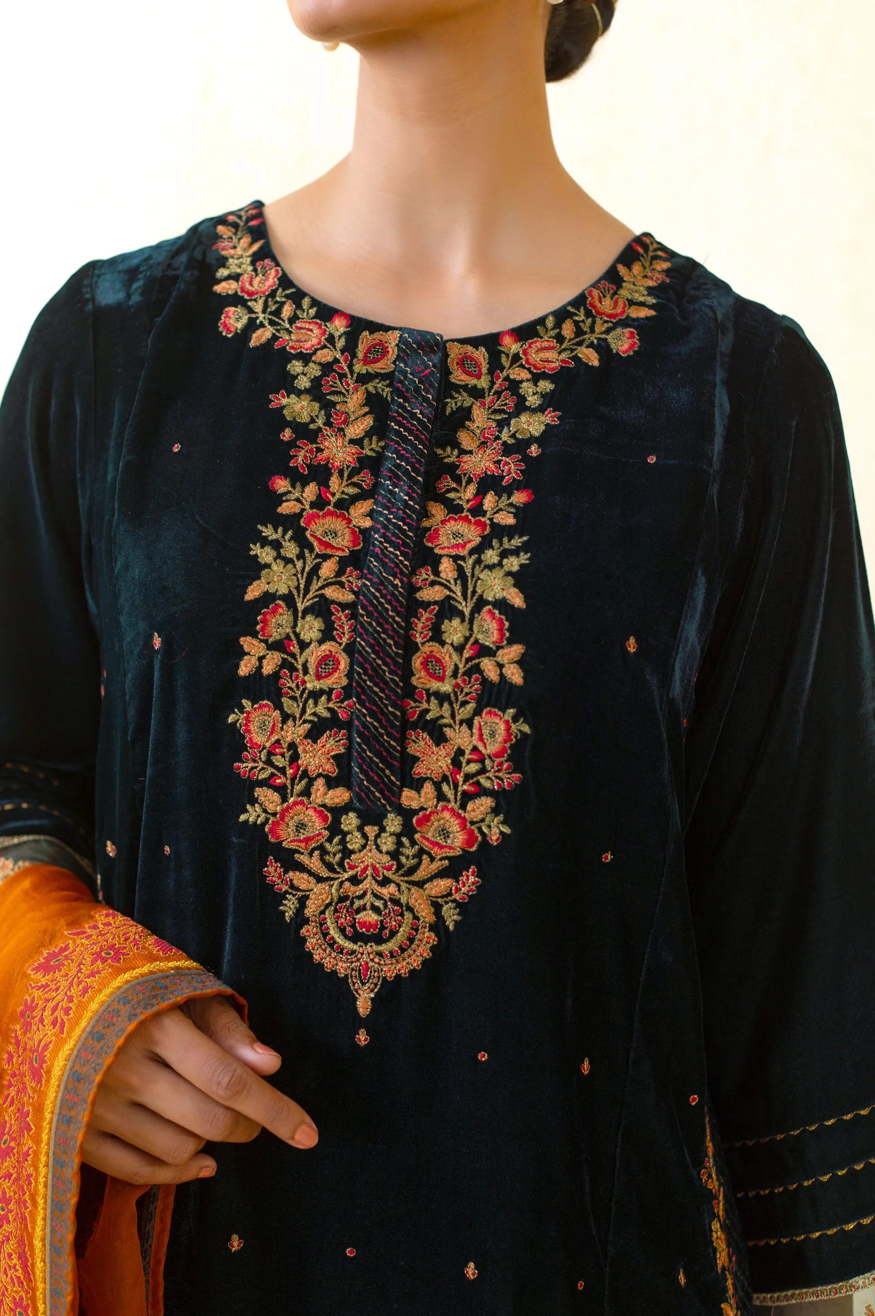 3 Piece Unstitched Embroidered Velvet Suit - Bottle Green - Image 6