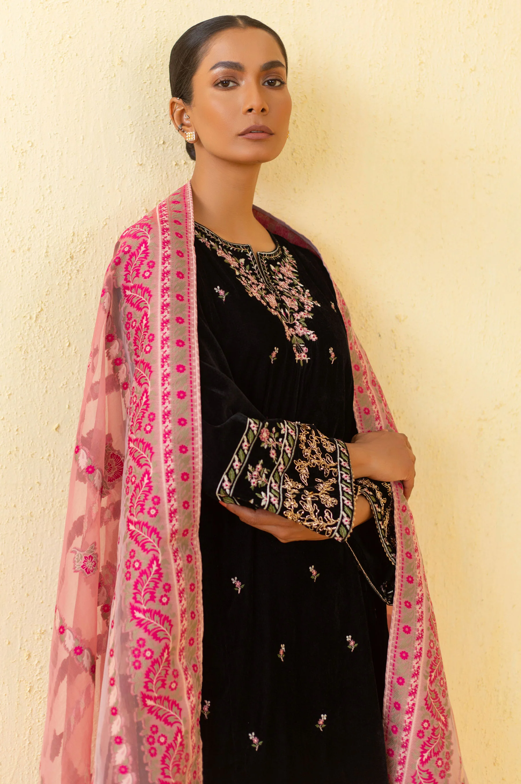 Unstitched 3 Piece Embroidered Velvet Suit - Black - Image 5