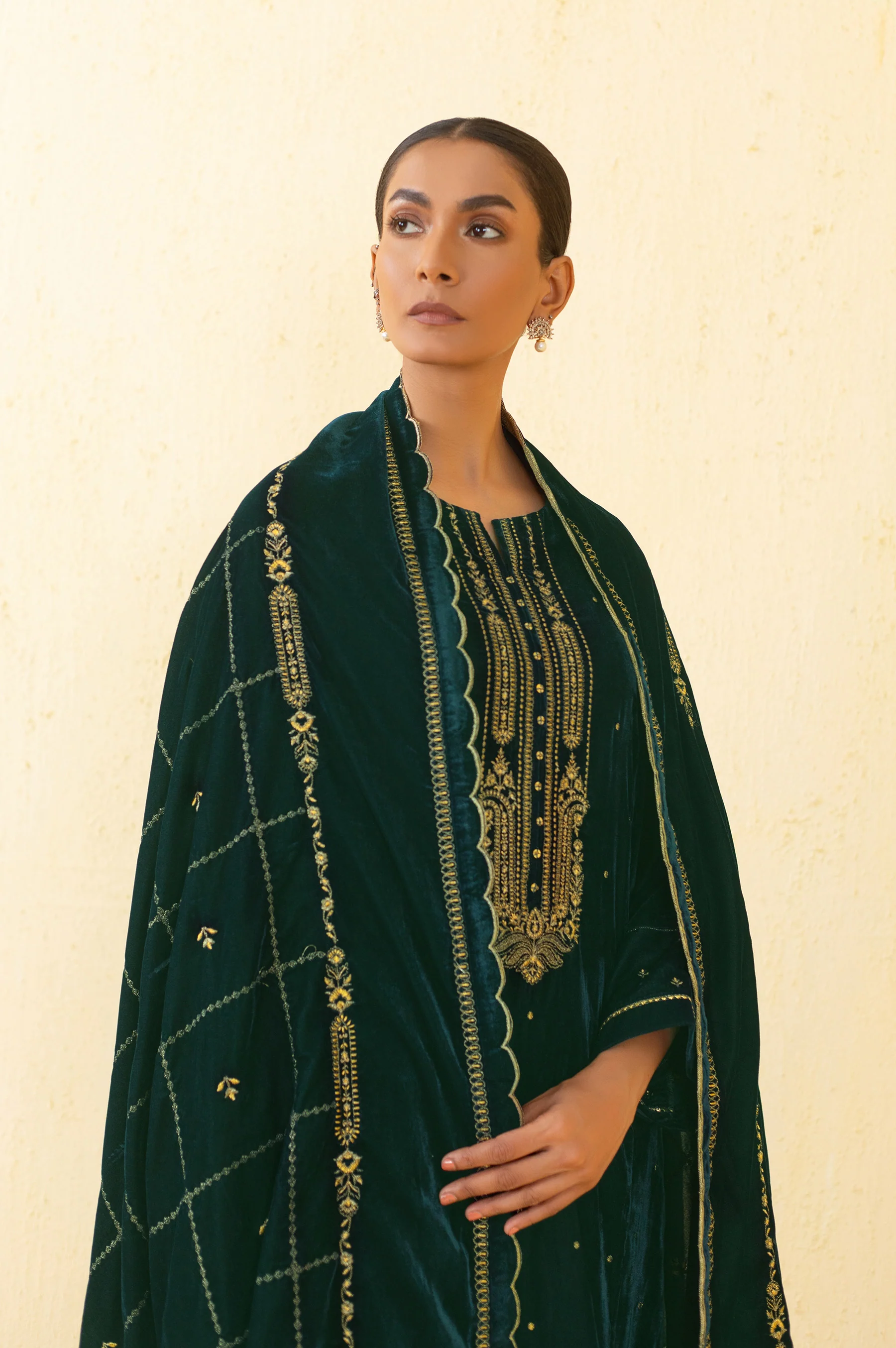 Unstitched 3 Piece Embroidered Velvet Suit - Teal - Image 6