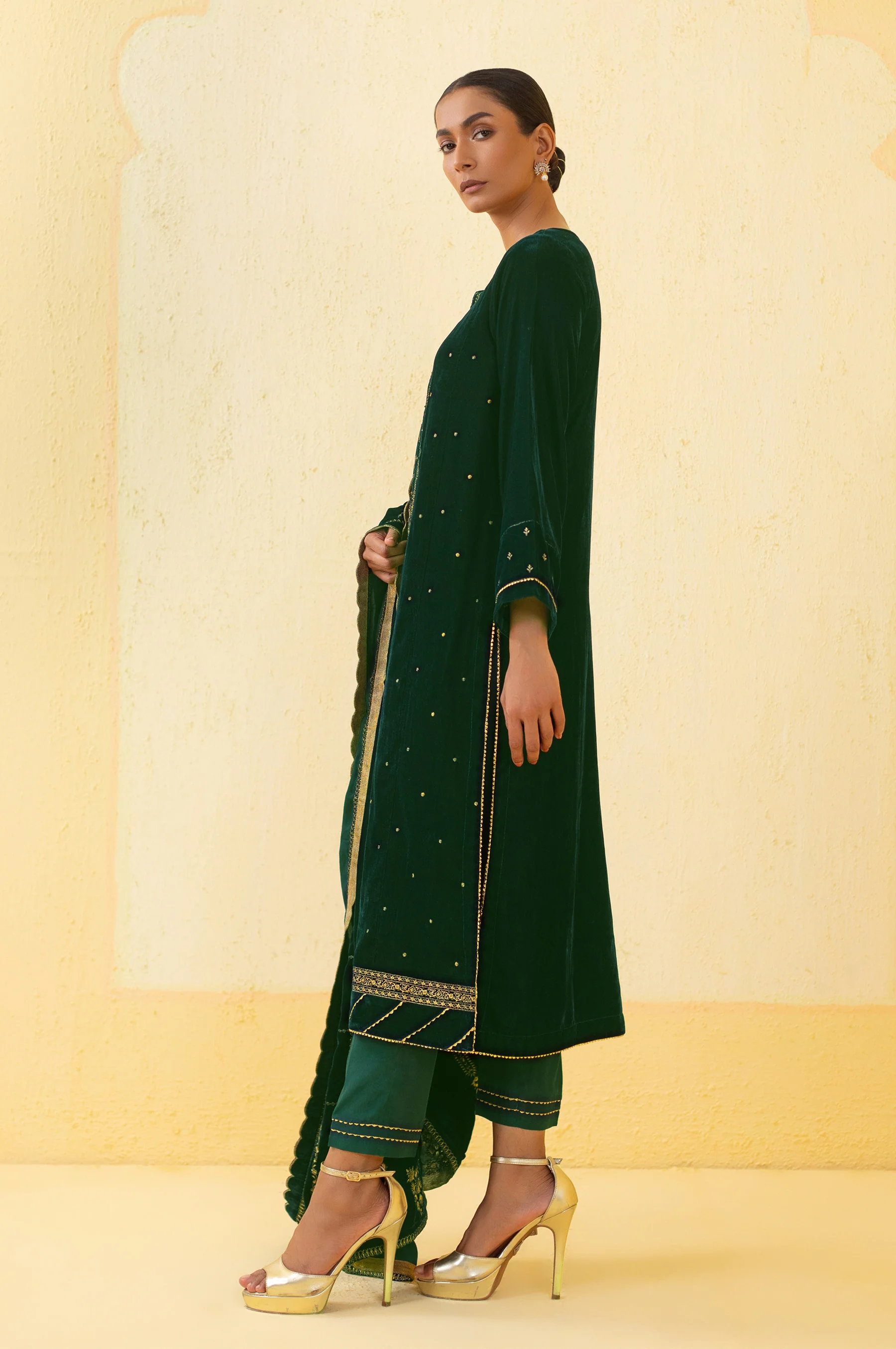 Unstitched 3 Piece Embroidered Velvet Suit - Teal - Image 7