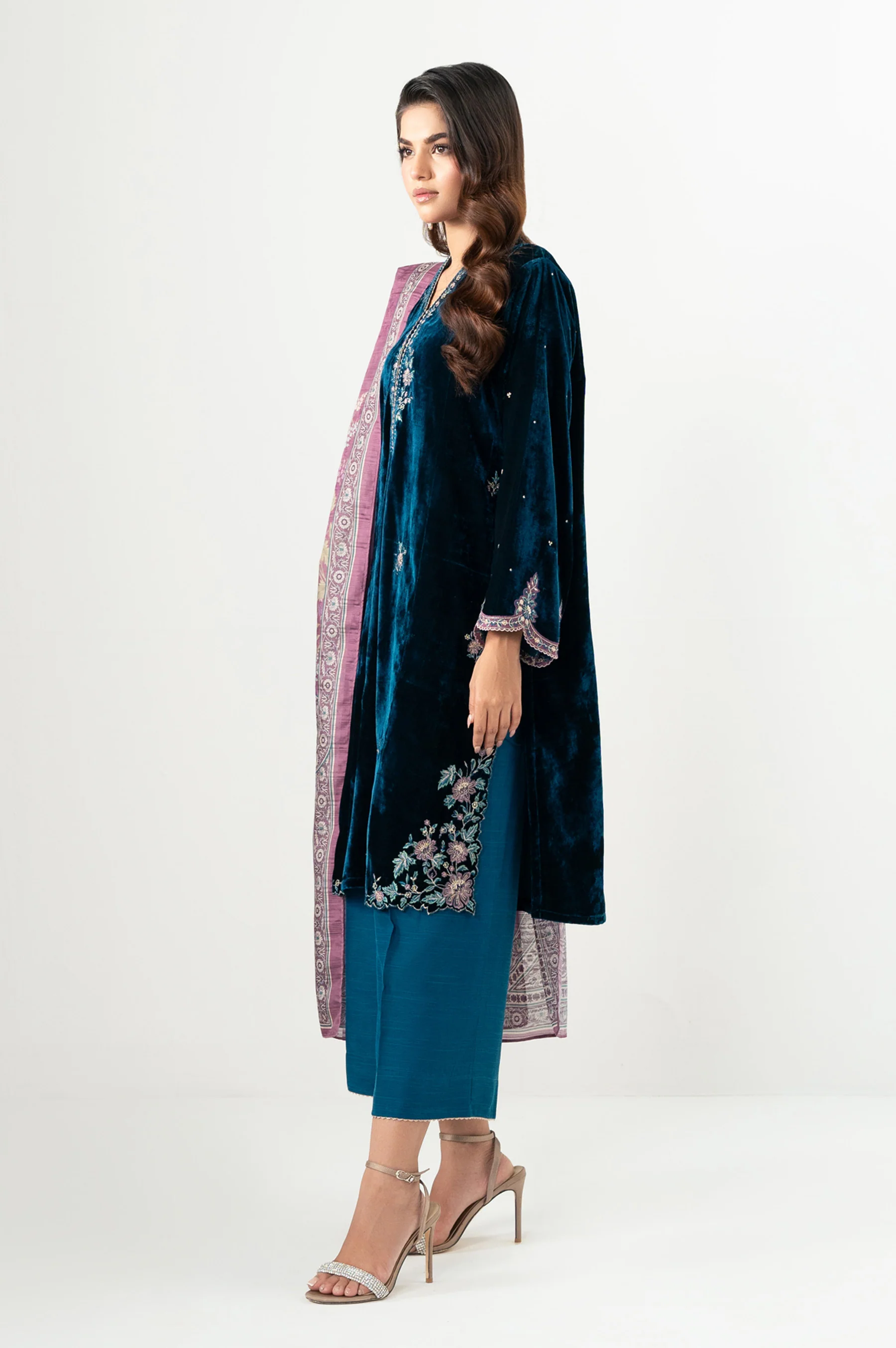 EMBROIDERED SUIT - Image 3