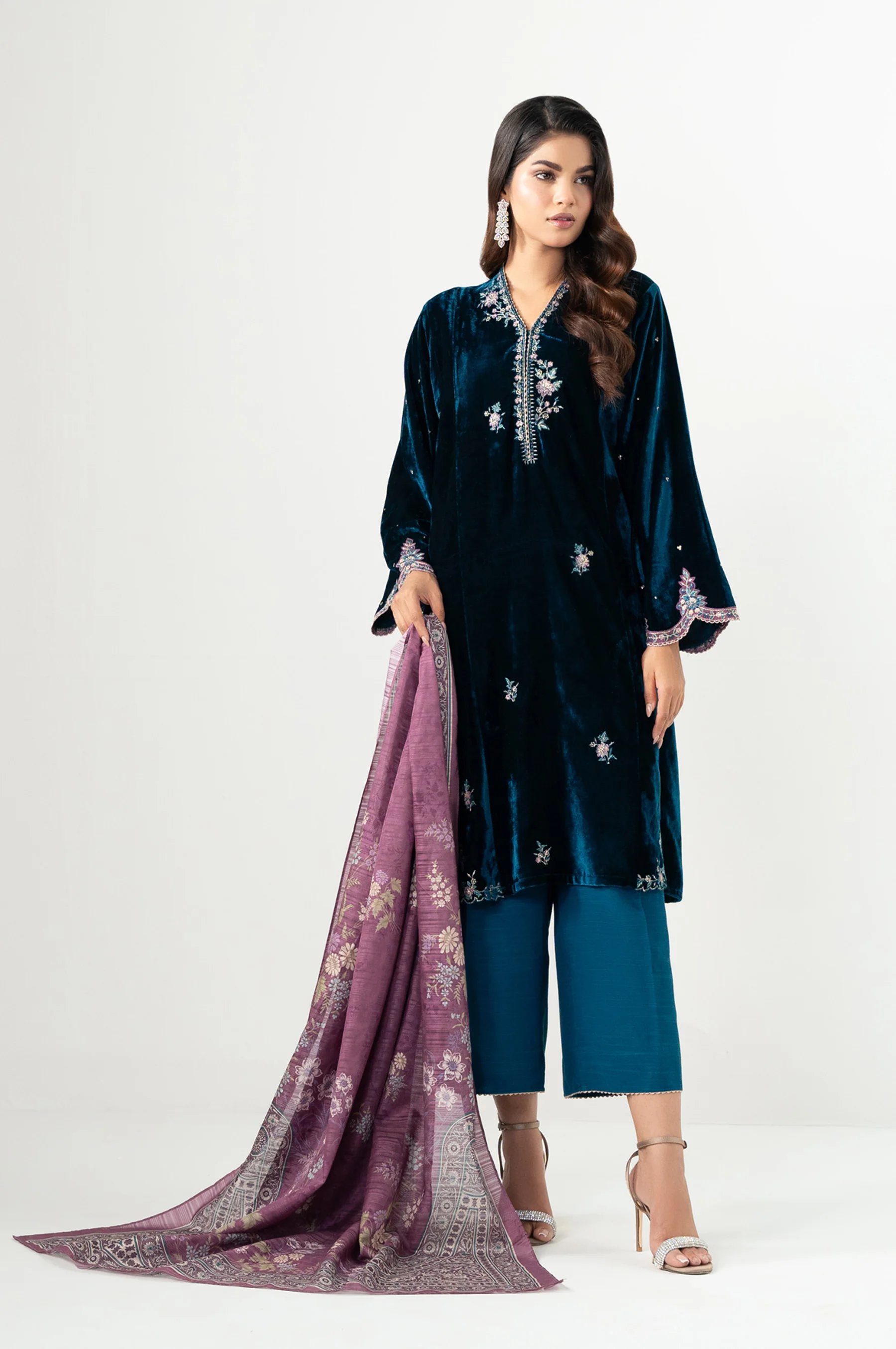 EMBROIDERED SUIT - Image 4
