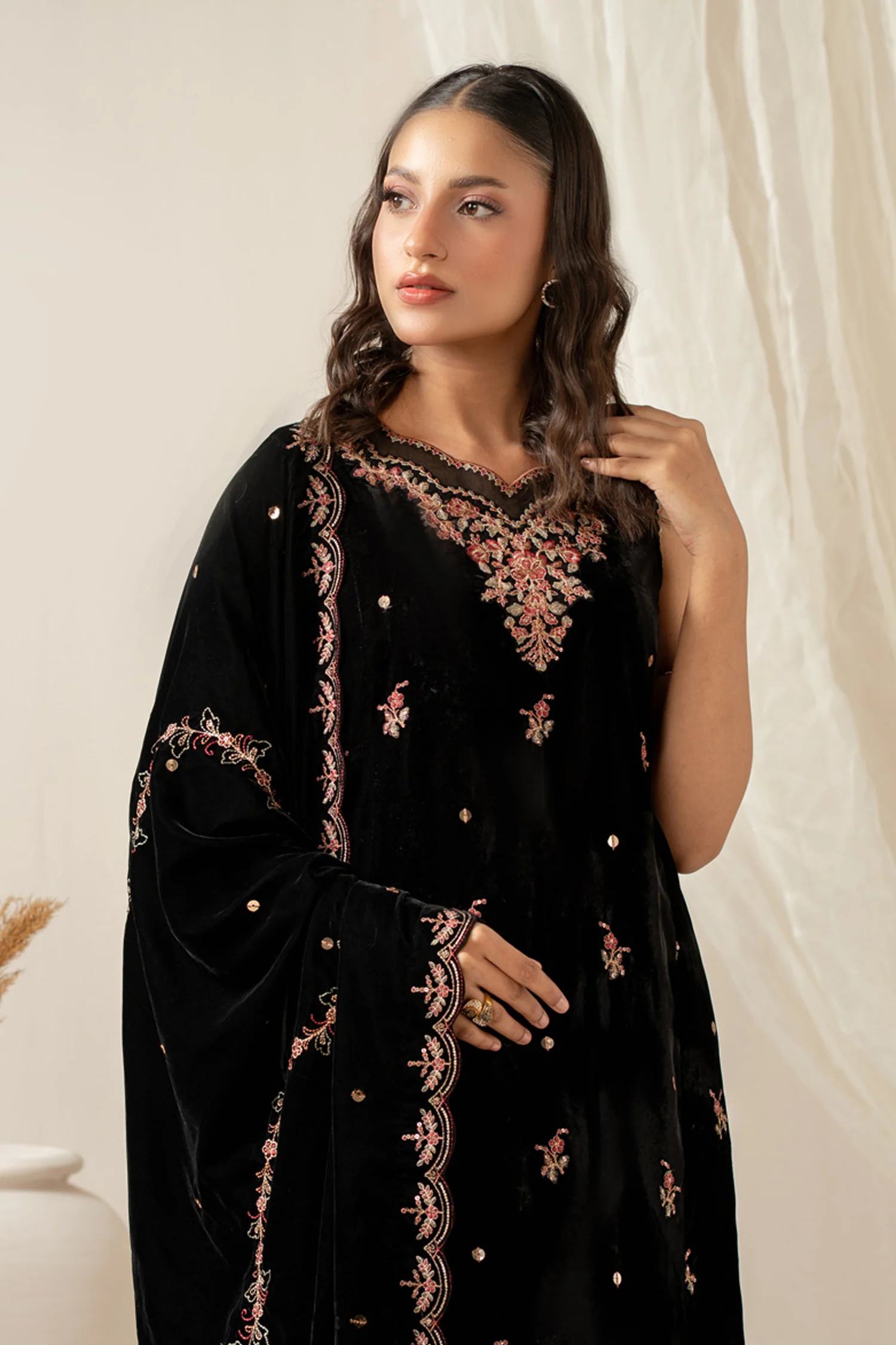 UNSTITCHED EMBROIDERED SUIT - Image 2