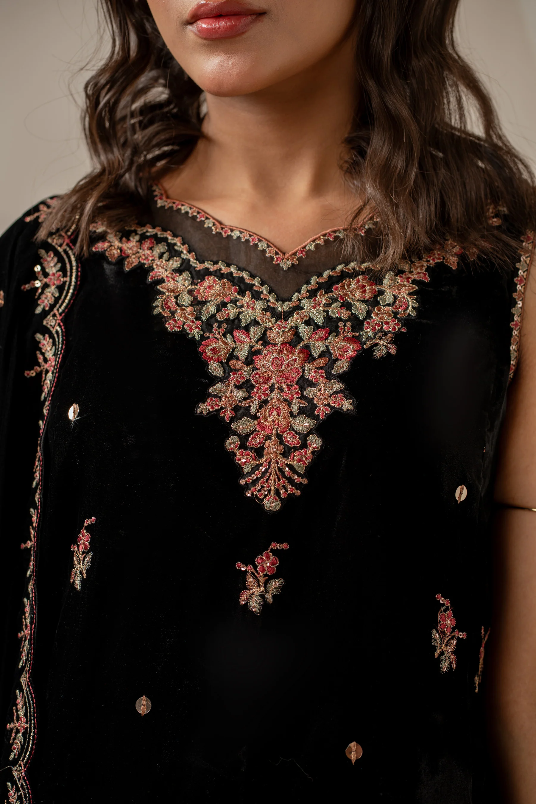 UNSTITCHED EMBROIDERED SUIT - Image 3