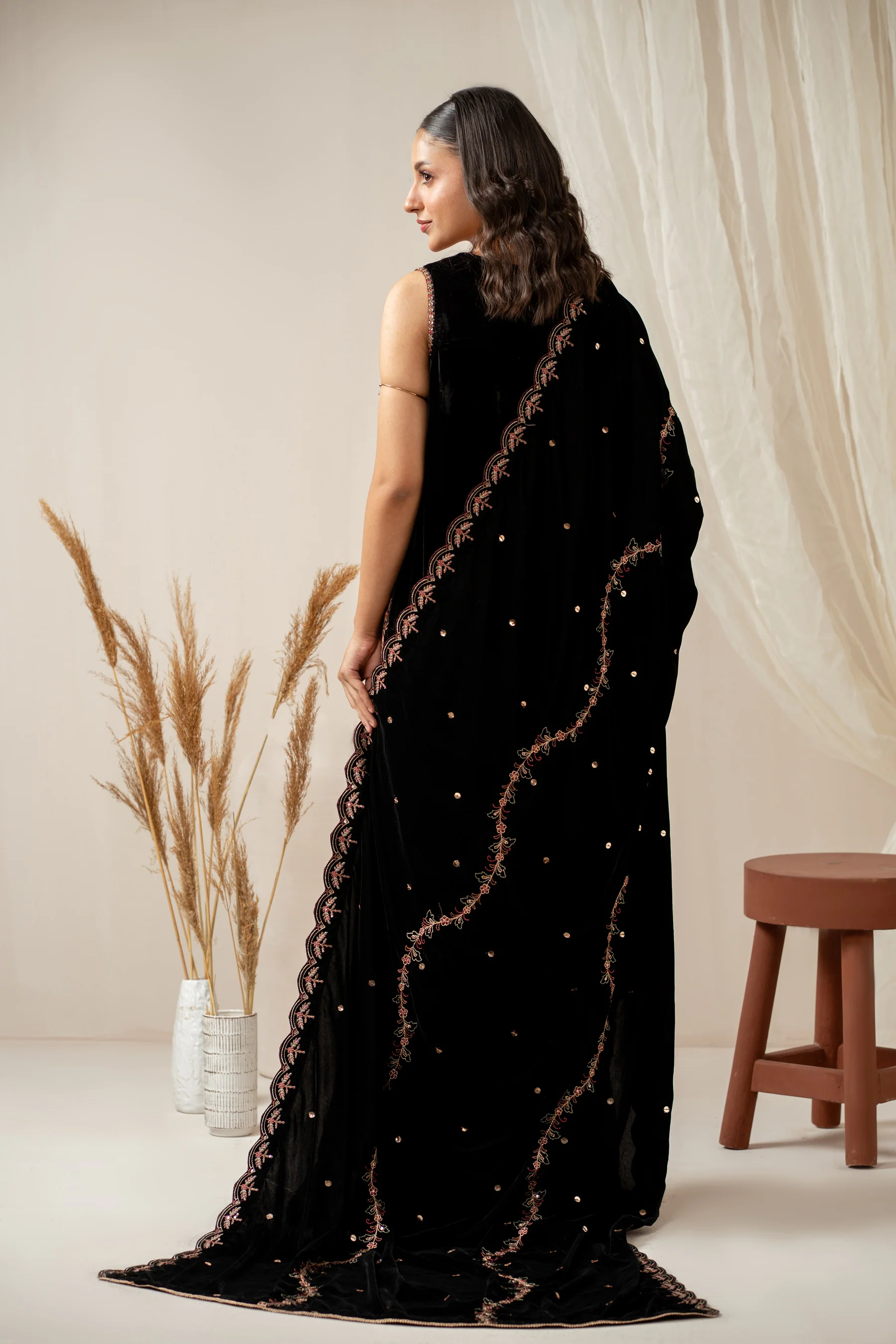 UNSTITCHED EMBROIDERED SUIT - Image 6