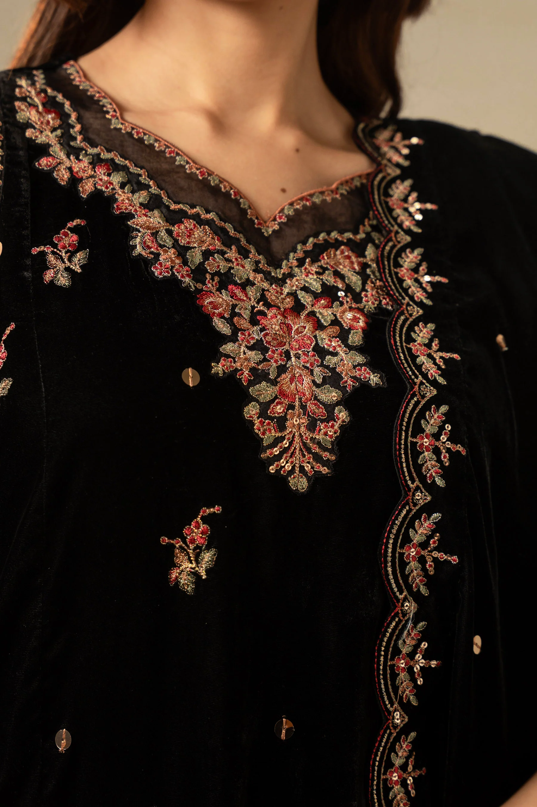 UNSTITCHED EMBROIDERED SUIT - Image 7