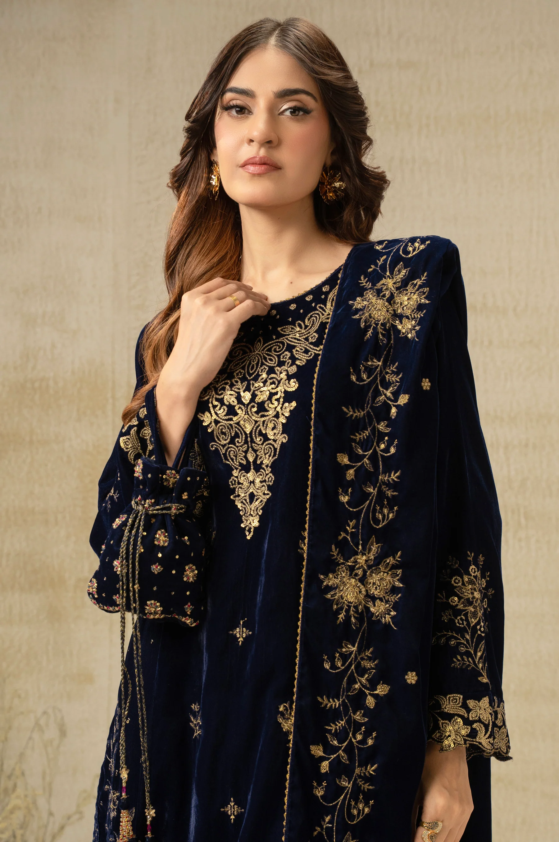 UNSTITCHED EMBROIDERED SUIT - Image 2