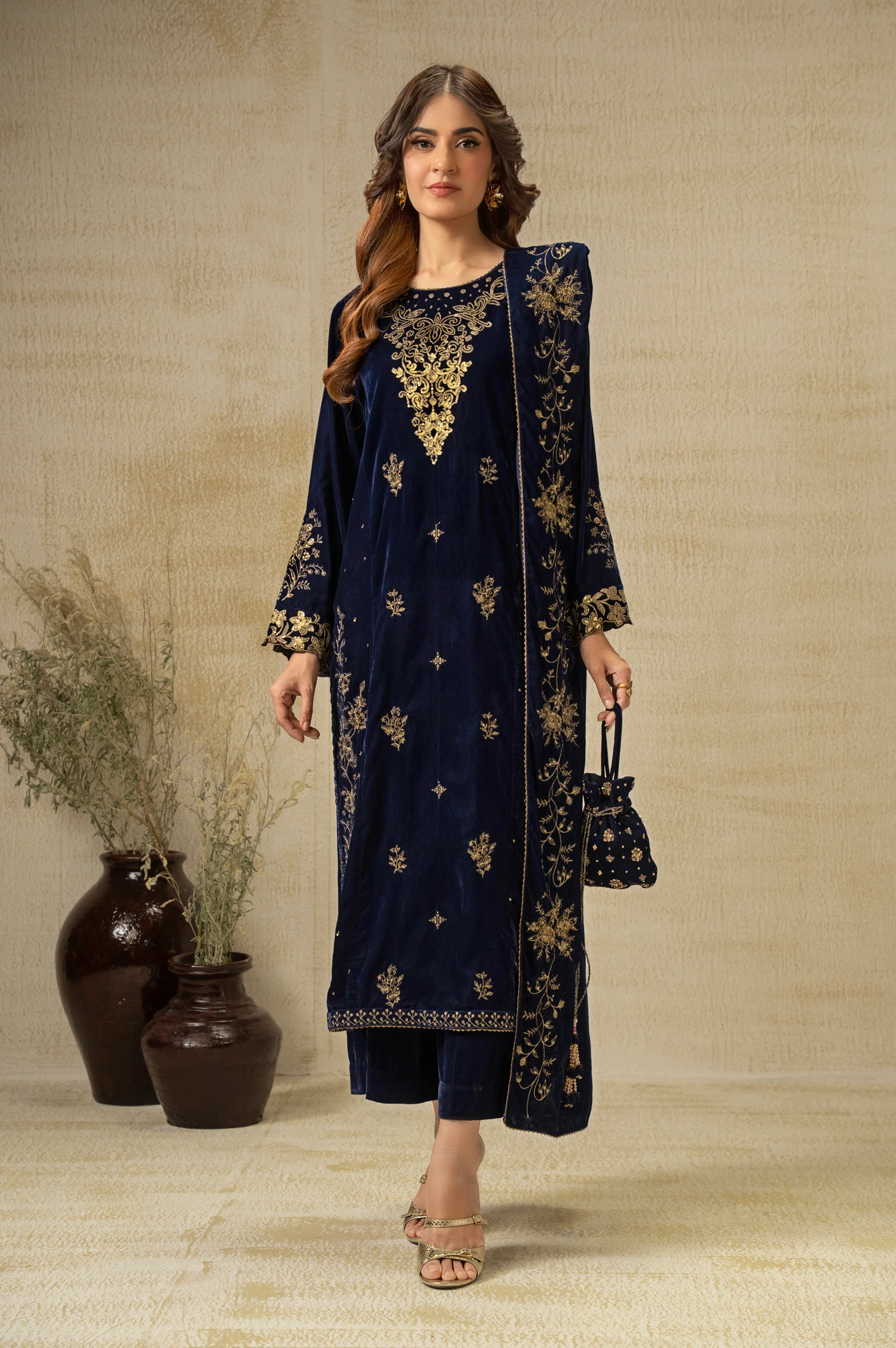 UNSTITCHED EMBROIDERED SUIT - Image 4