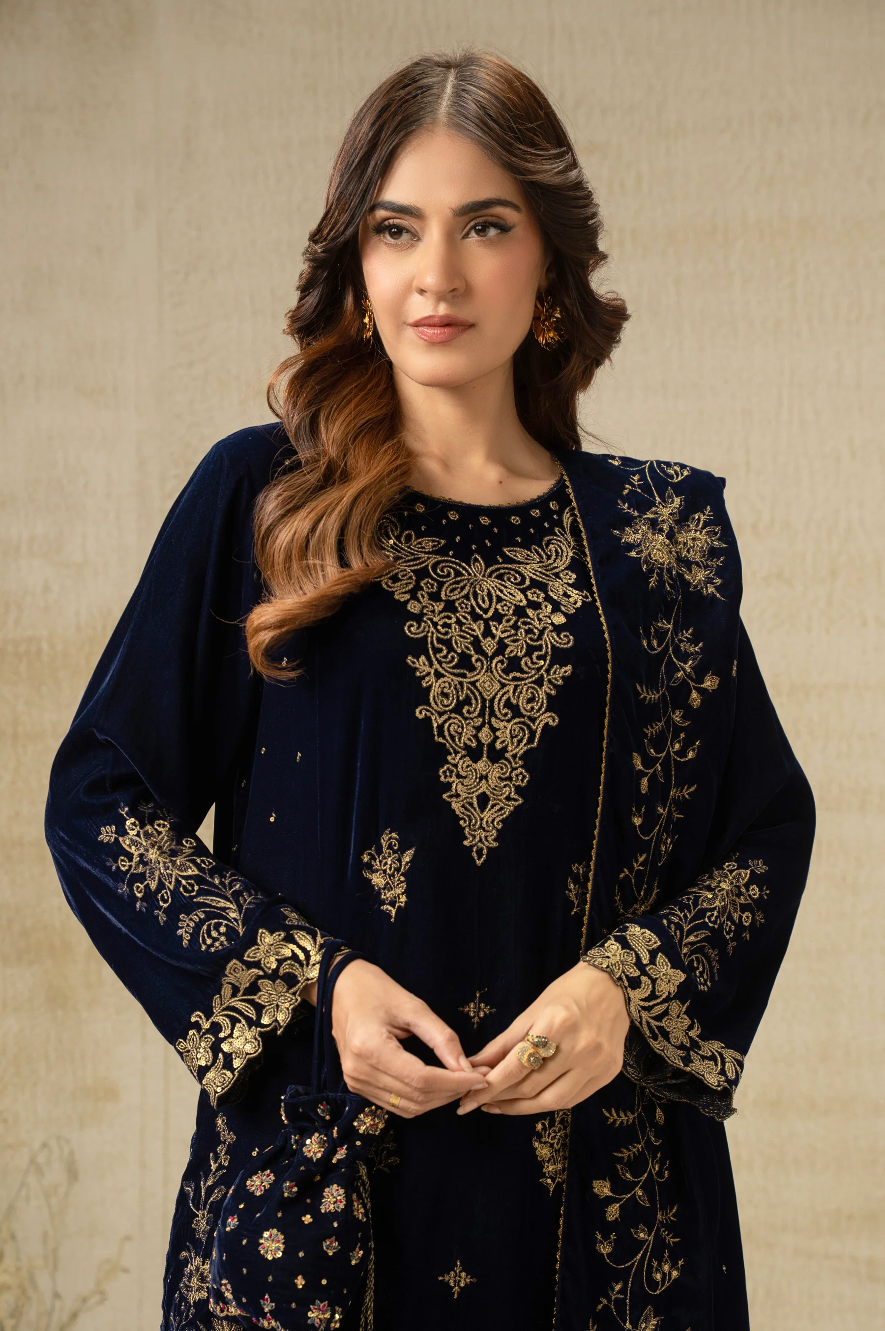 UNSTITCHED EMBROIDERED SUIT - Image 5