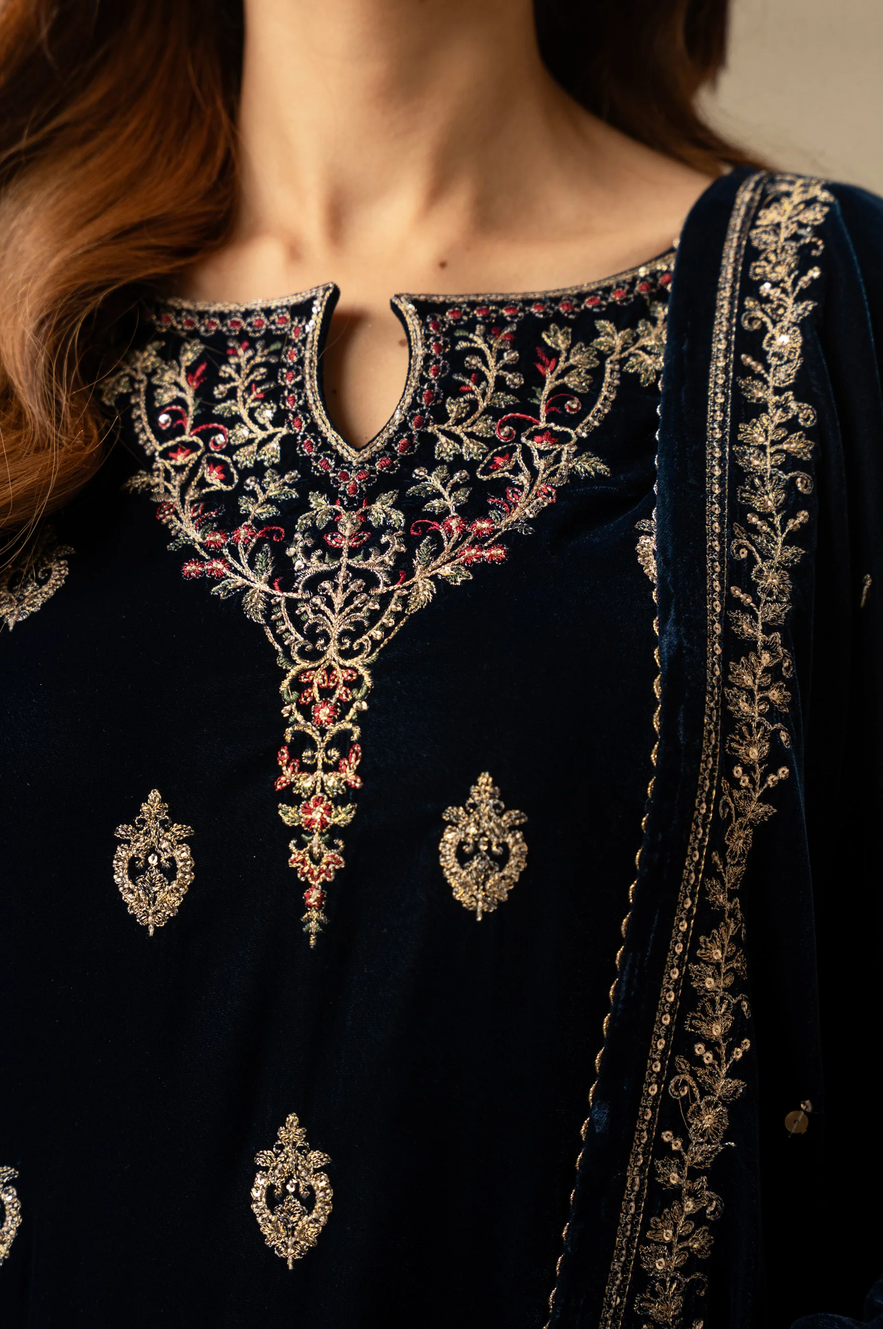 UNSTITCHED EMBROIDERED SUIT - Image 2