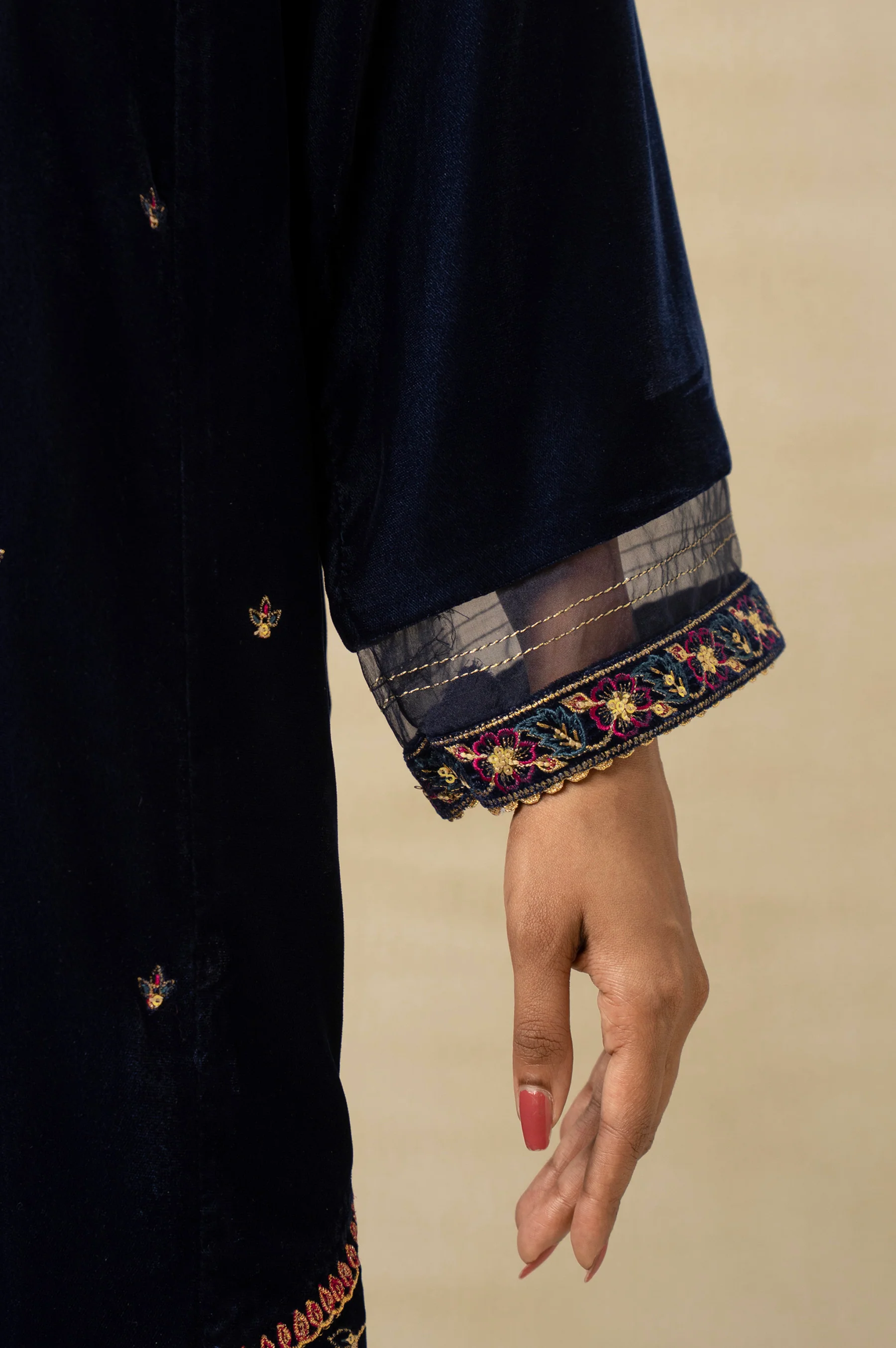 UNSTITCHED EMBROIDERED SUIT - Image 8