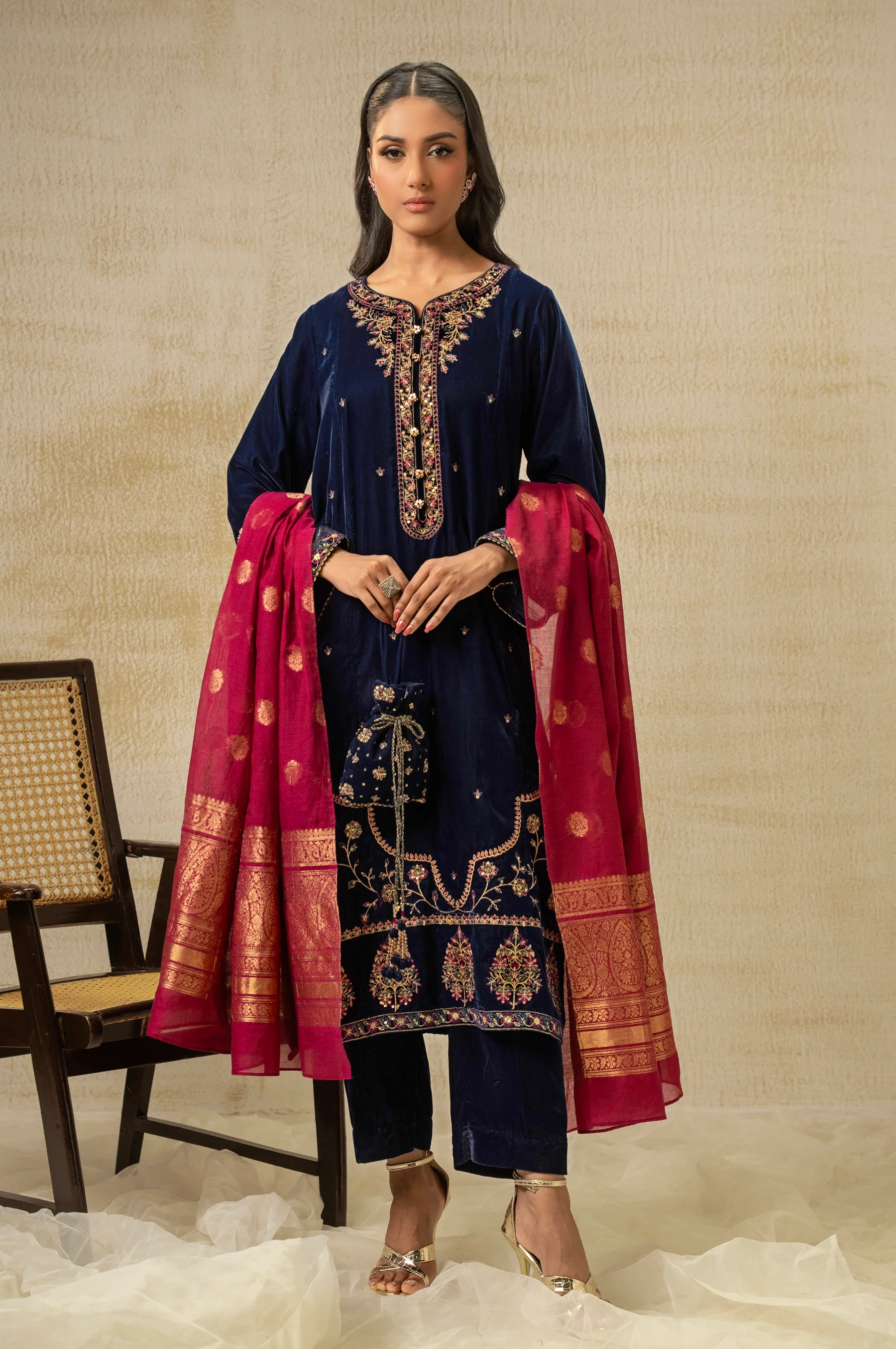 UNSTITCHED EMBROIDERED SUIT - Image 9