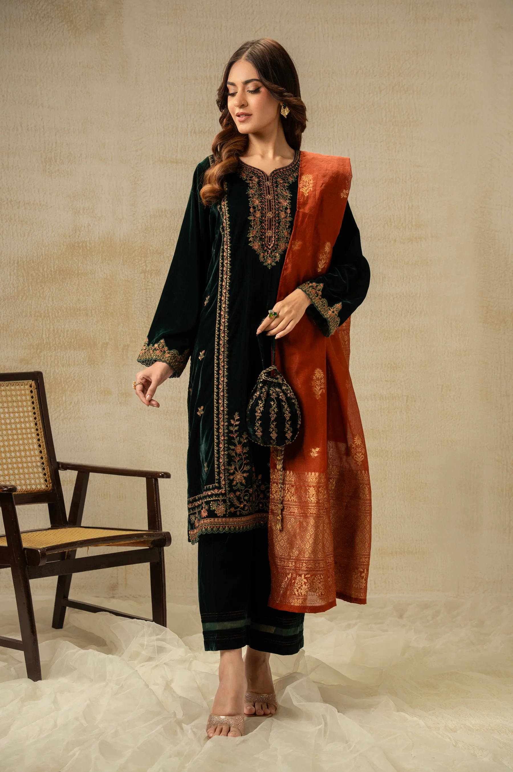 UNSTITCHED EMBROIDERED SUIT - Image 10