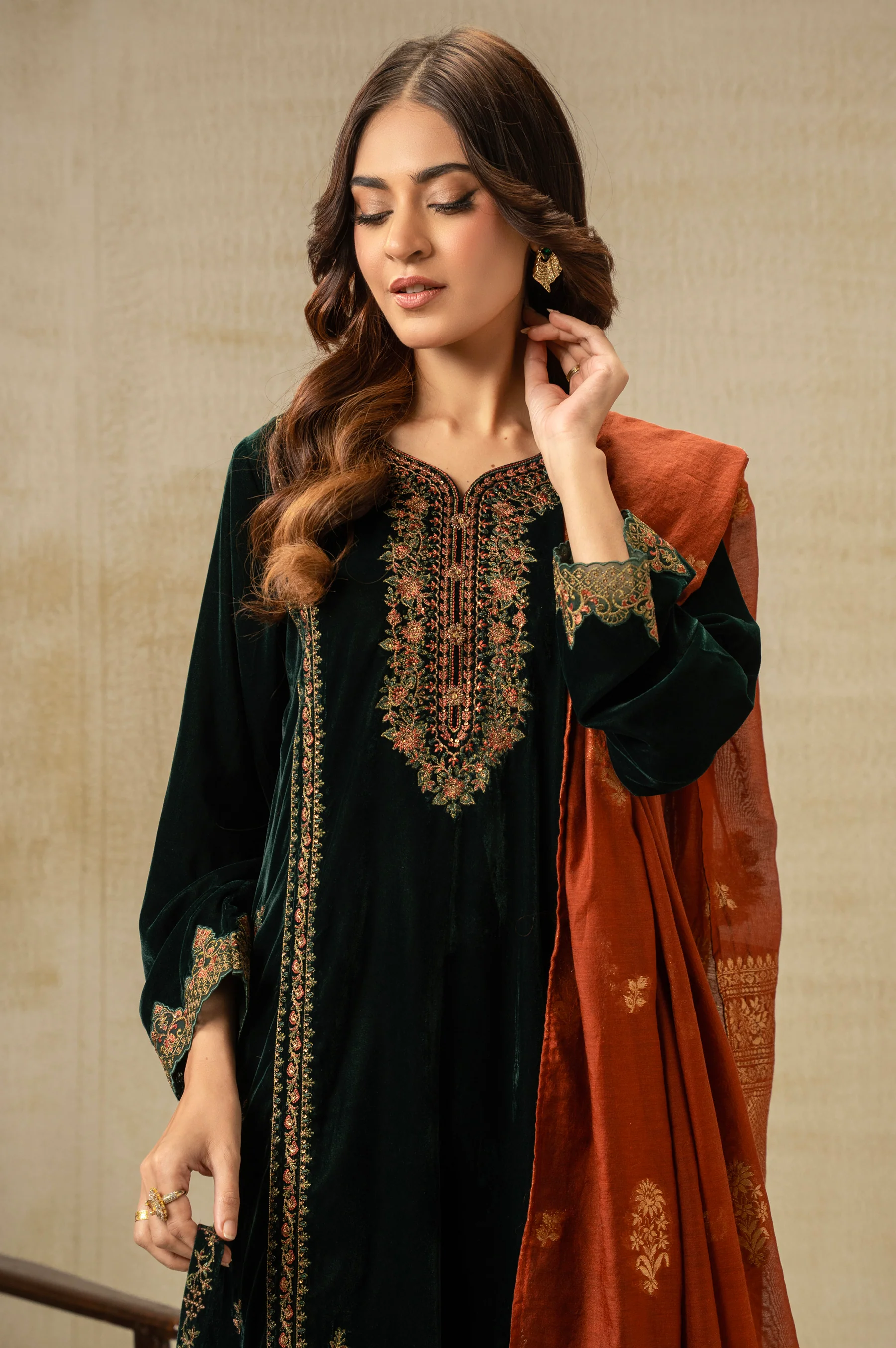 UNSTITCHED EMBROIDERED SUIT - Image 6