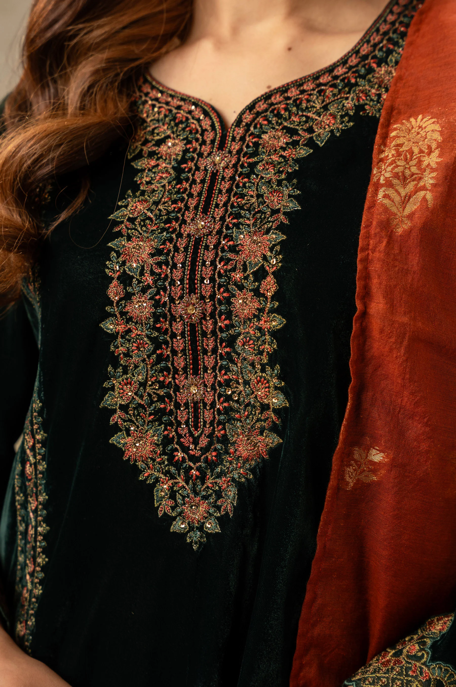UNSTITCHED EMBROIDERED SUIT - Image 7