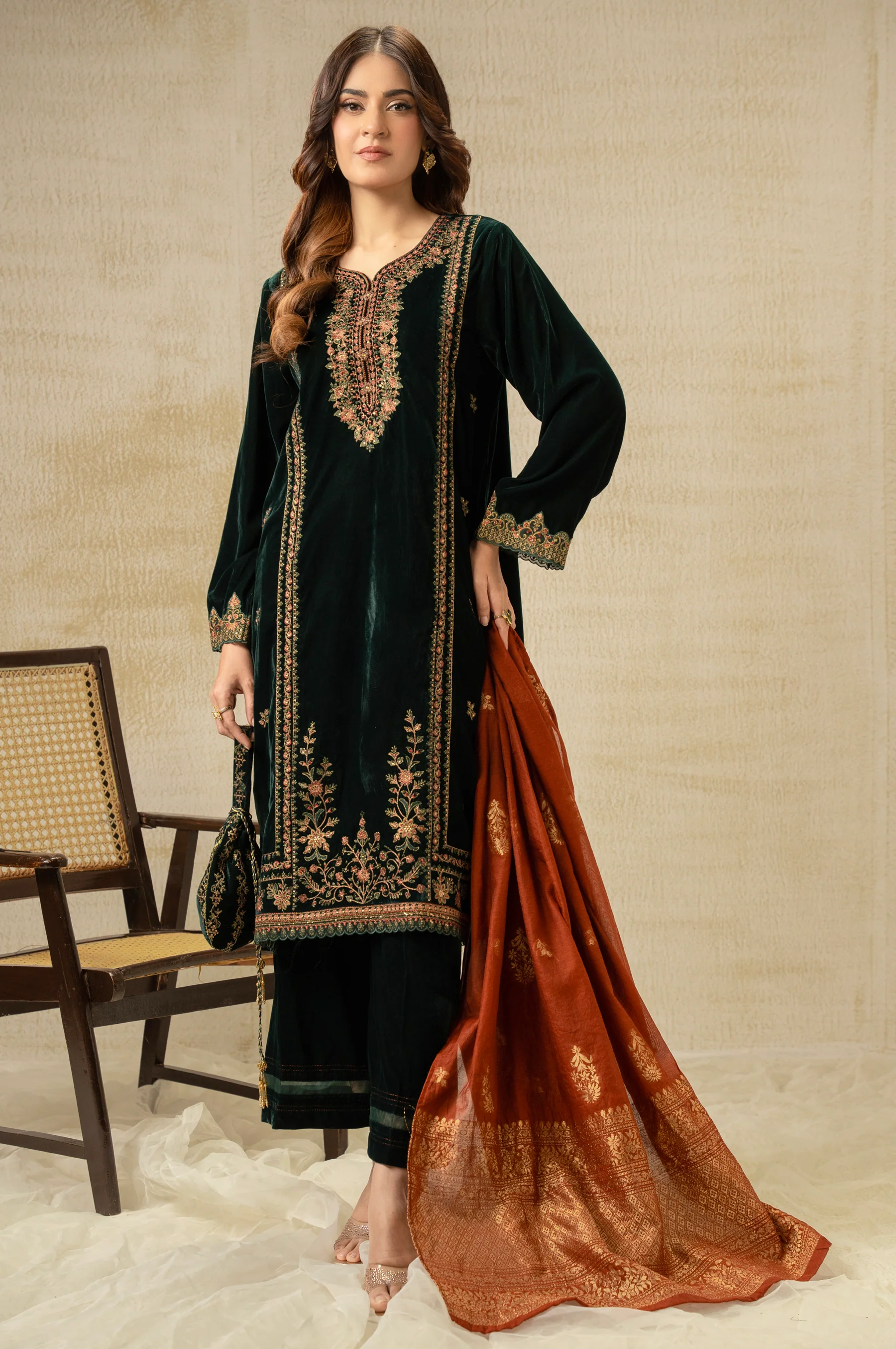 UNSTITCHED EMBROIDERED SUIT - Image 9