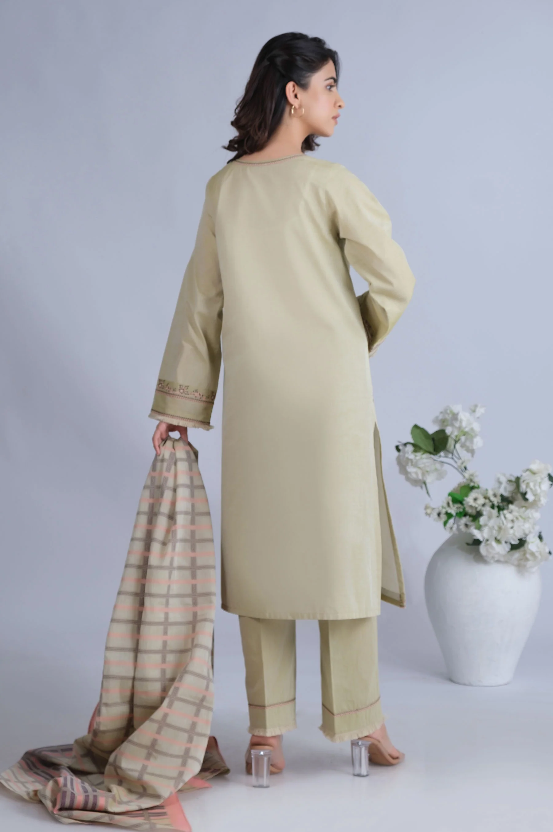 Unstitched 3 Piece Embroidered Yarn Dyed Jacquard Suit - Image 3