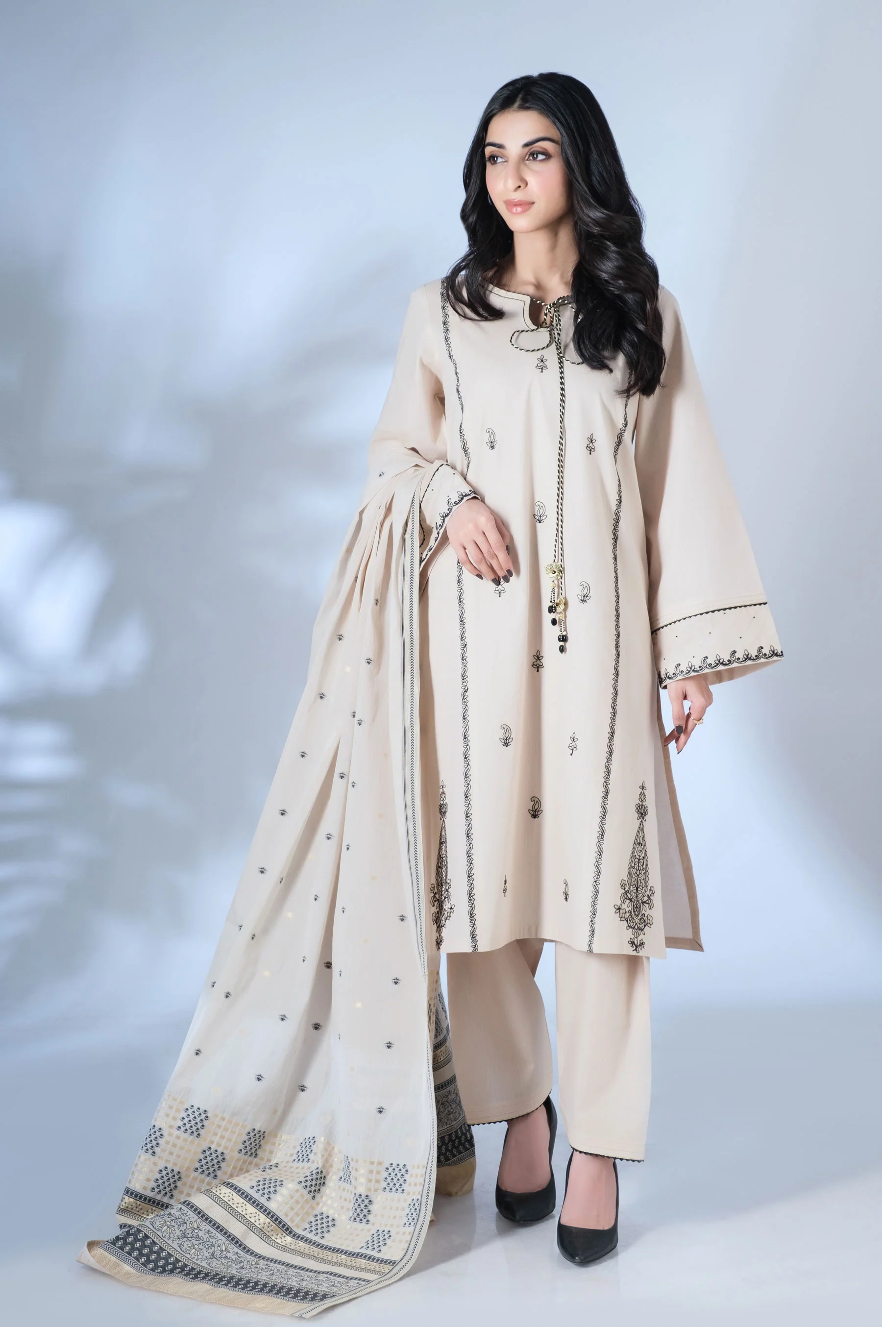 Unstitched 3 Piece Embroidered Yarn Dyed Jacquard Suit - Image 5