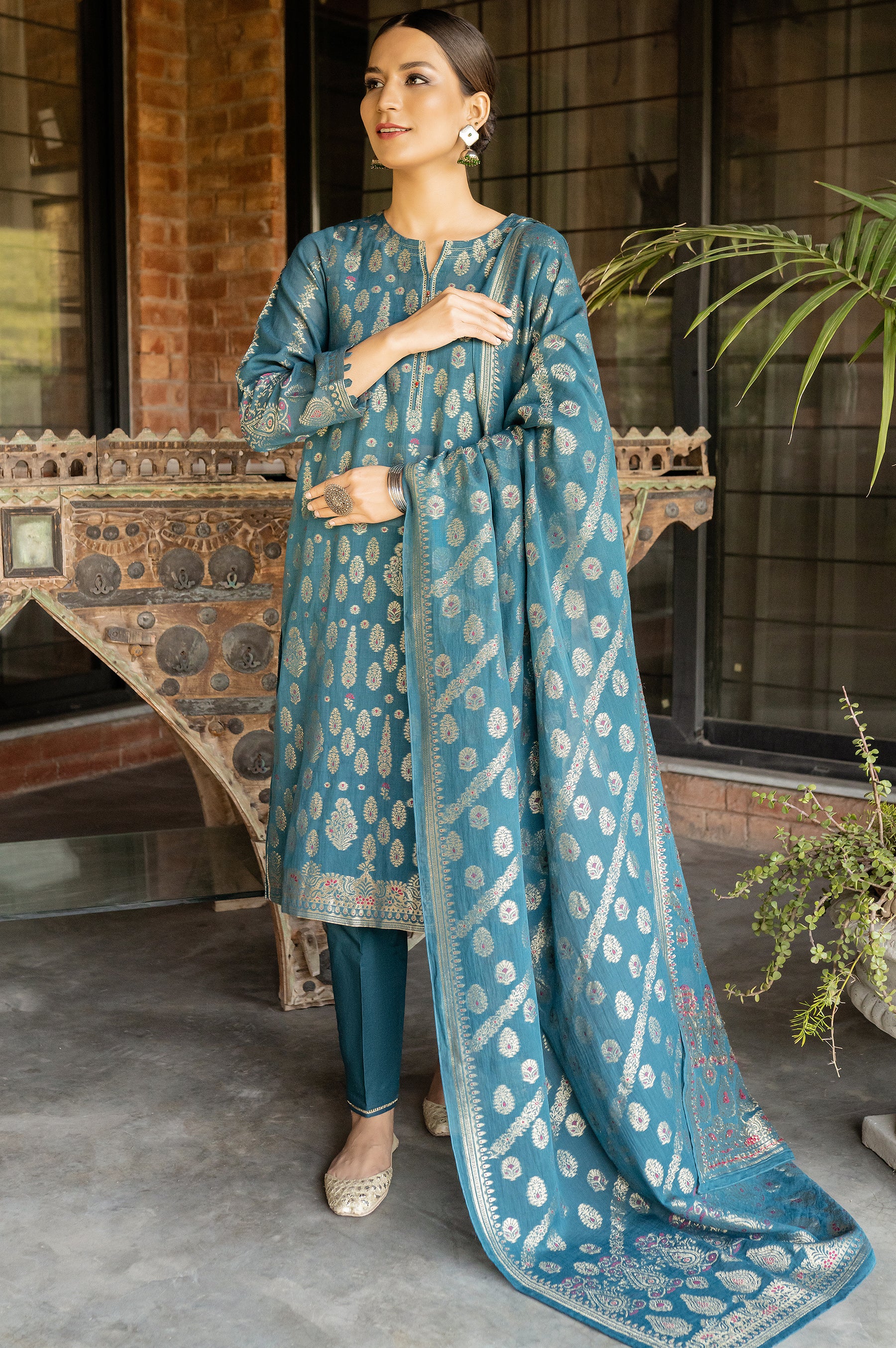 Unstitched 3 Piece Jacquard Suit with Jacquard Dupatta
